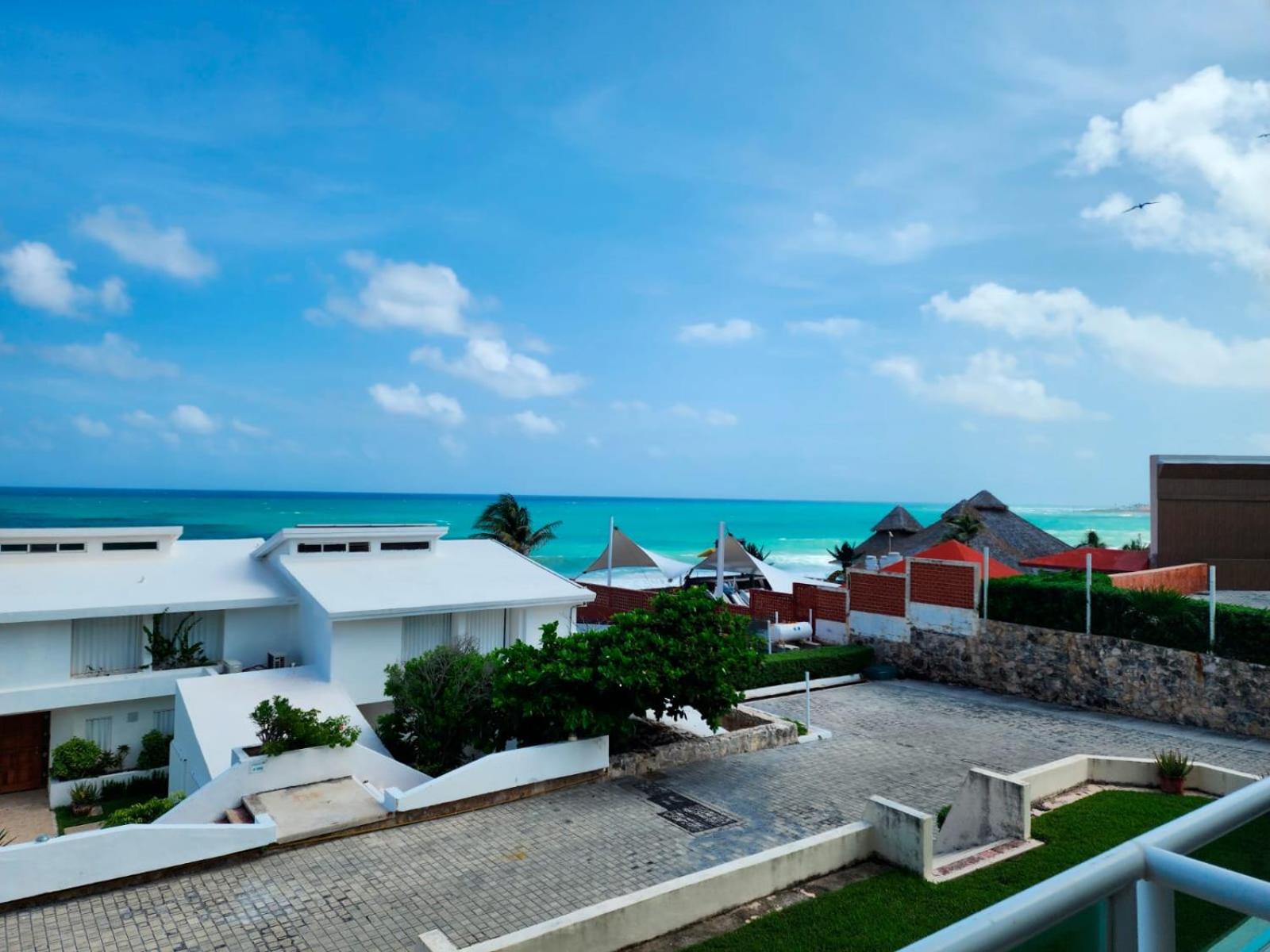 Beachfront apartments Cancun