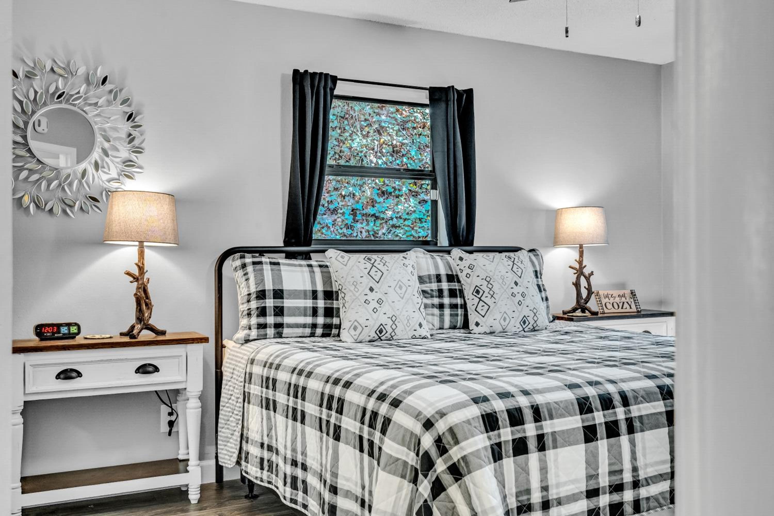 The Cozy Cove, Hot Tub, WIFI, 560 FREE tickets each paid day