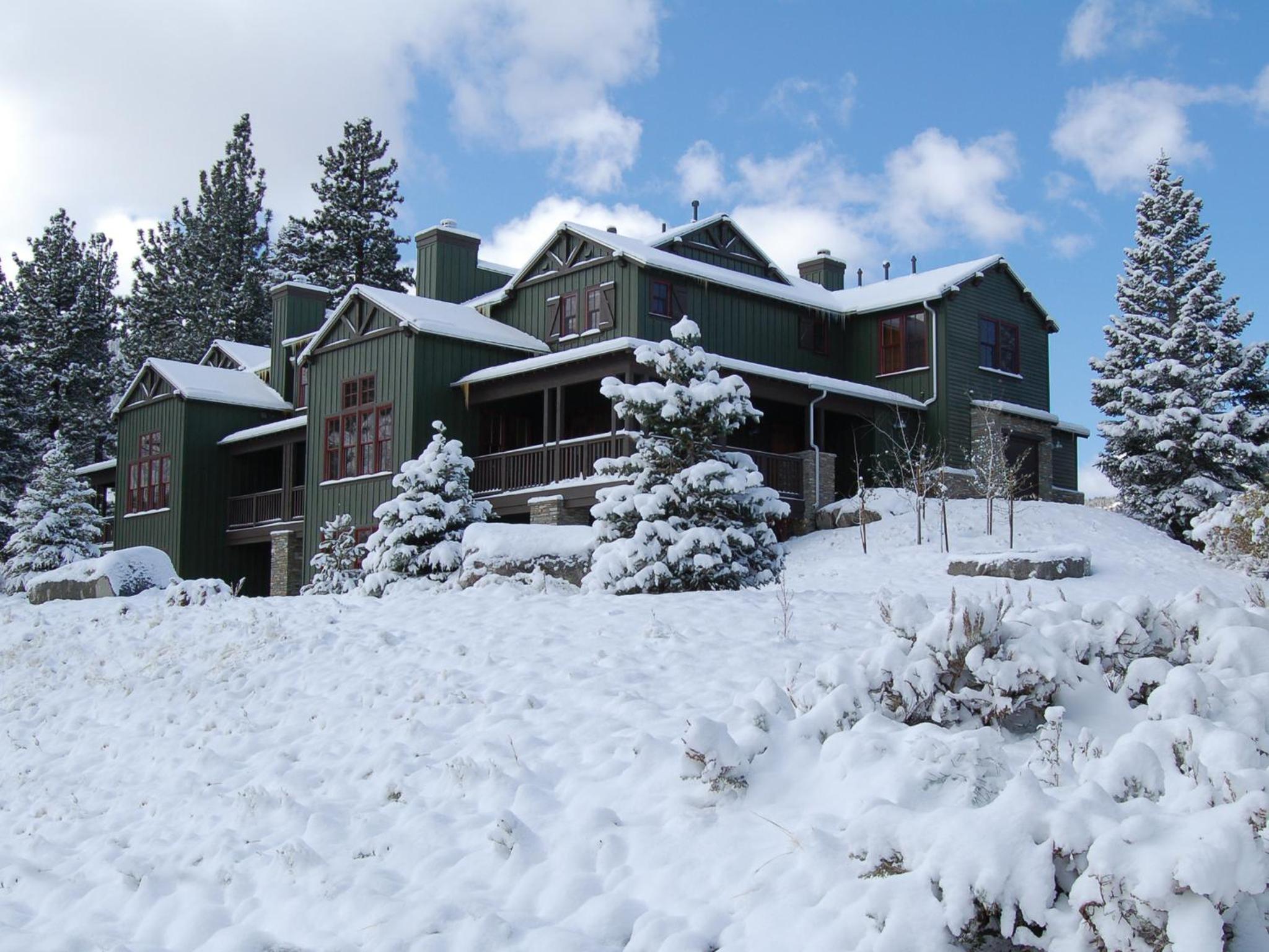 Hotel Snowcreek Resort Vacation Rentals - Image 1