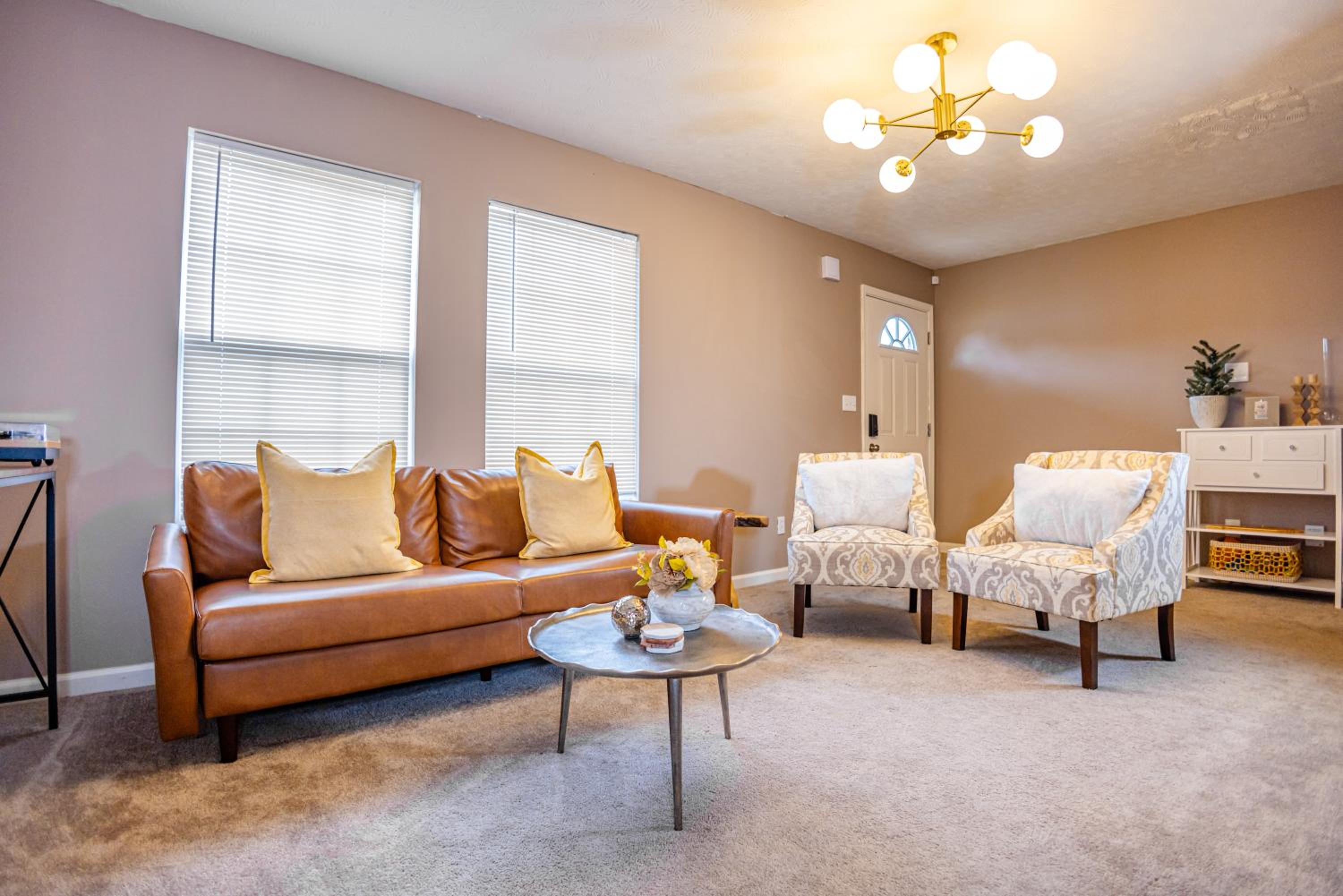LUX - Downtown Oasis - Pool Table! Free Parking! view 3