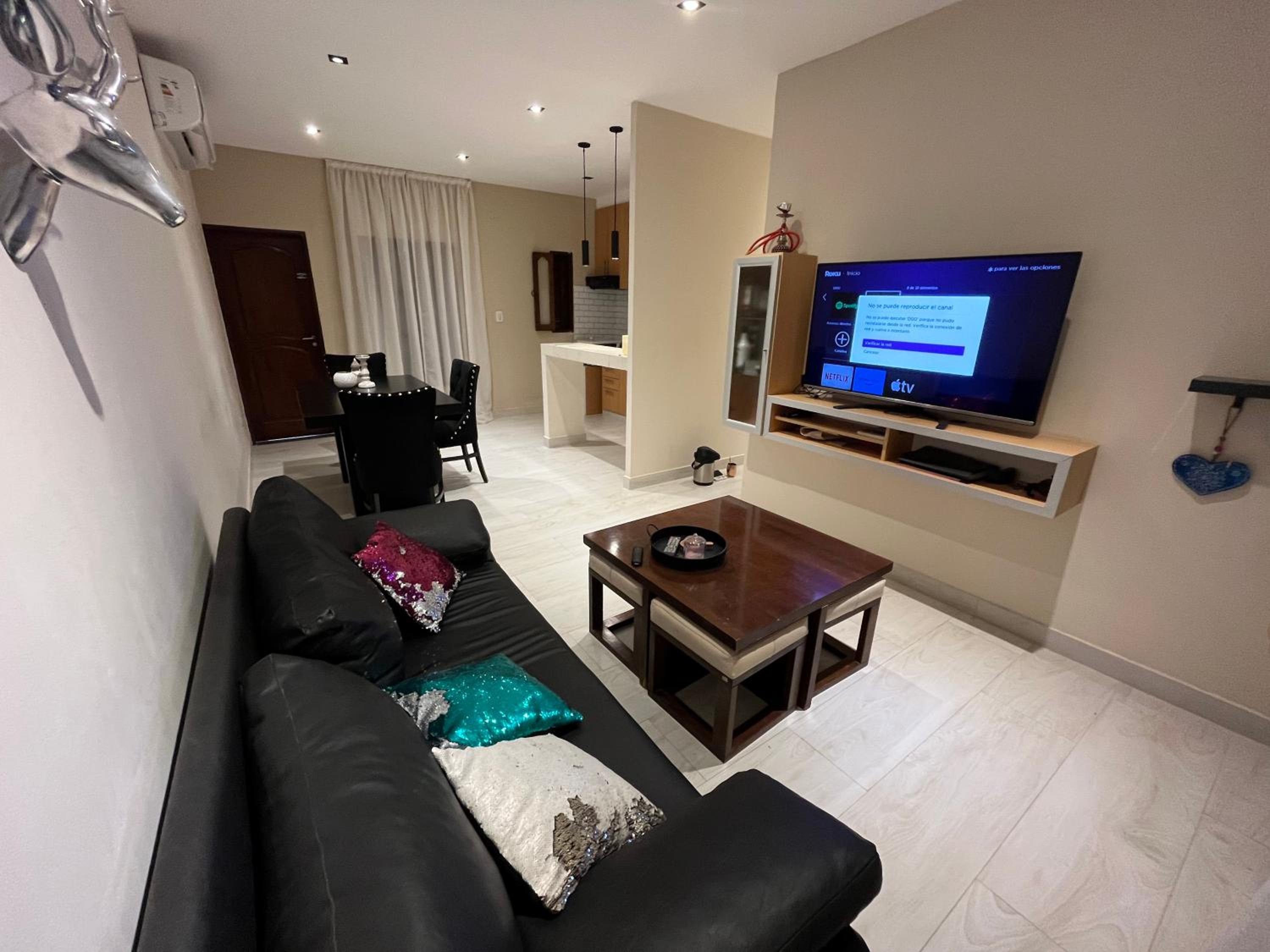 Casa con pileta y garaje
