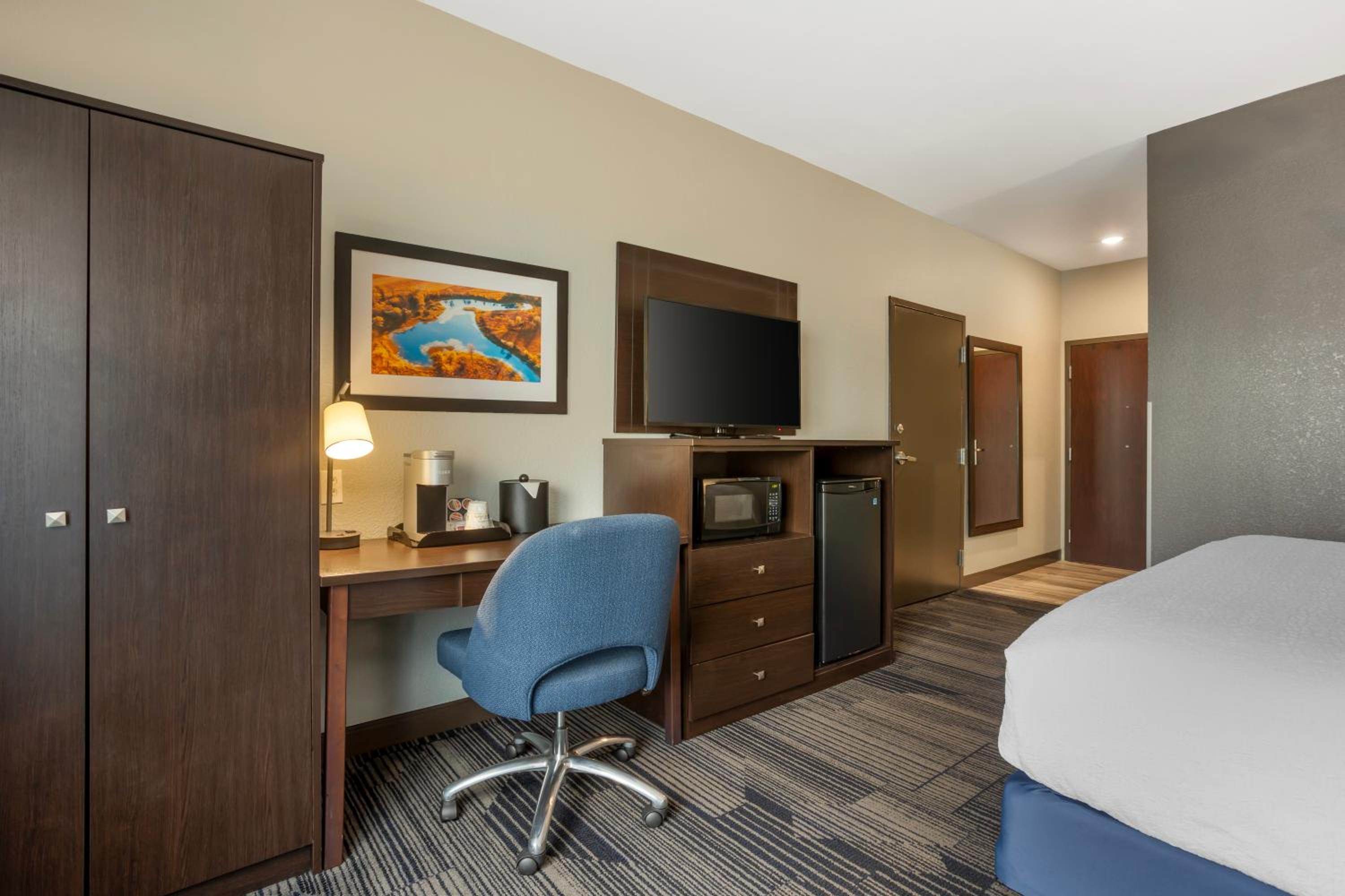 Columbia Vacations - Best Western Plus Columbia Inn - Property Image 4