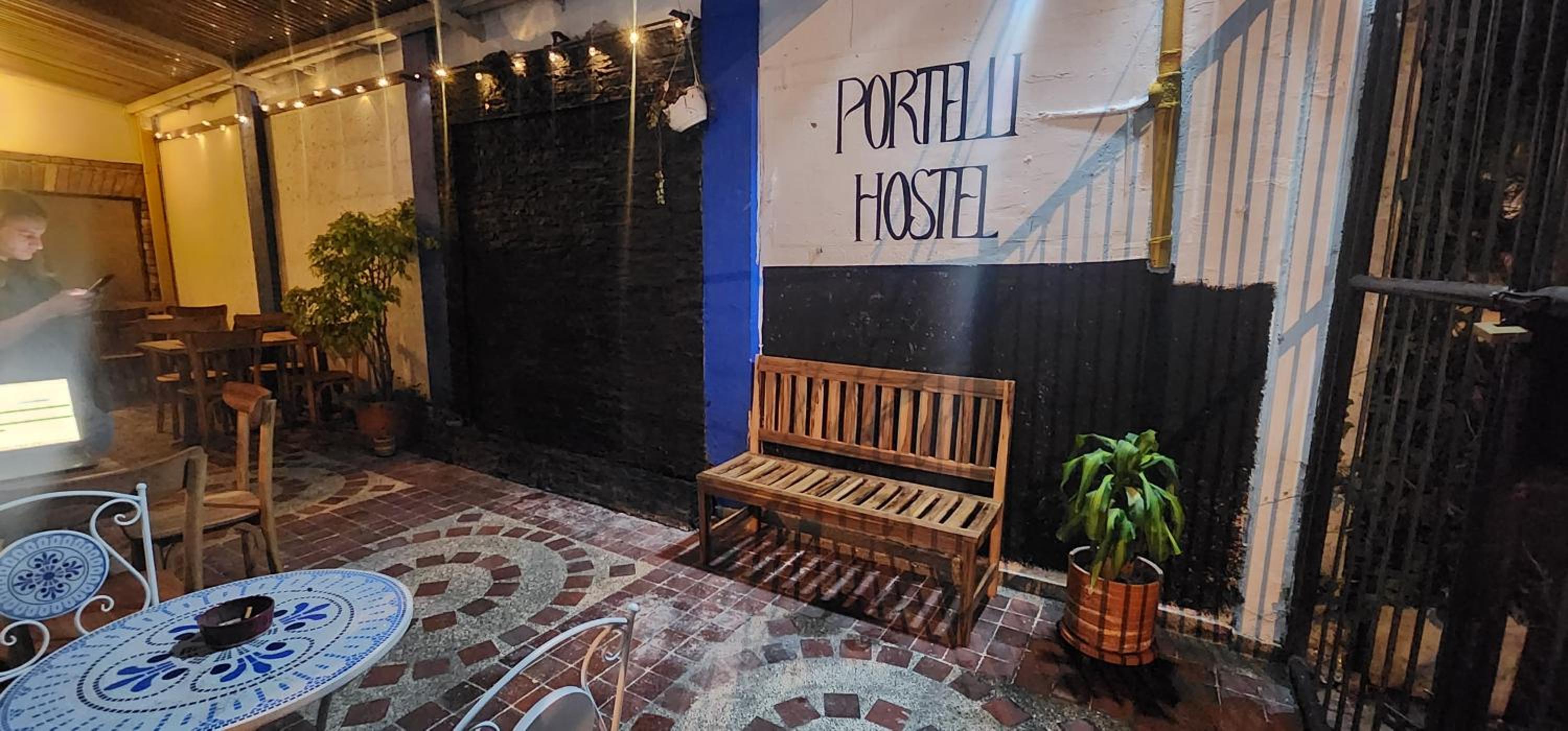 Portelli Hostal Zona G