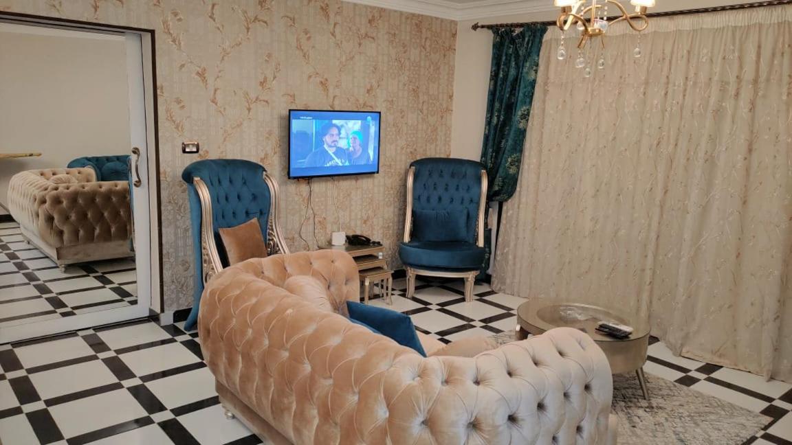 شقة مكرم عبيد للعائلات فقط 21 families only