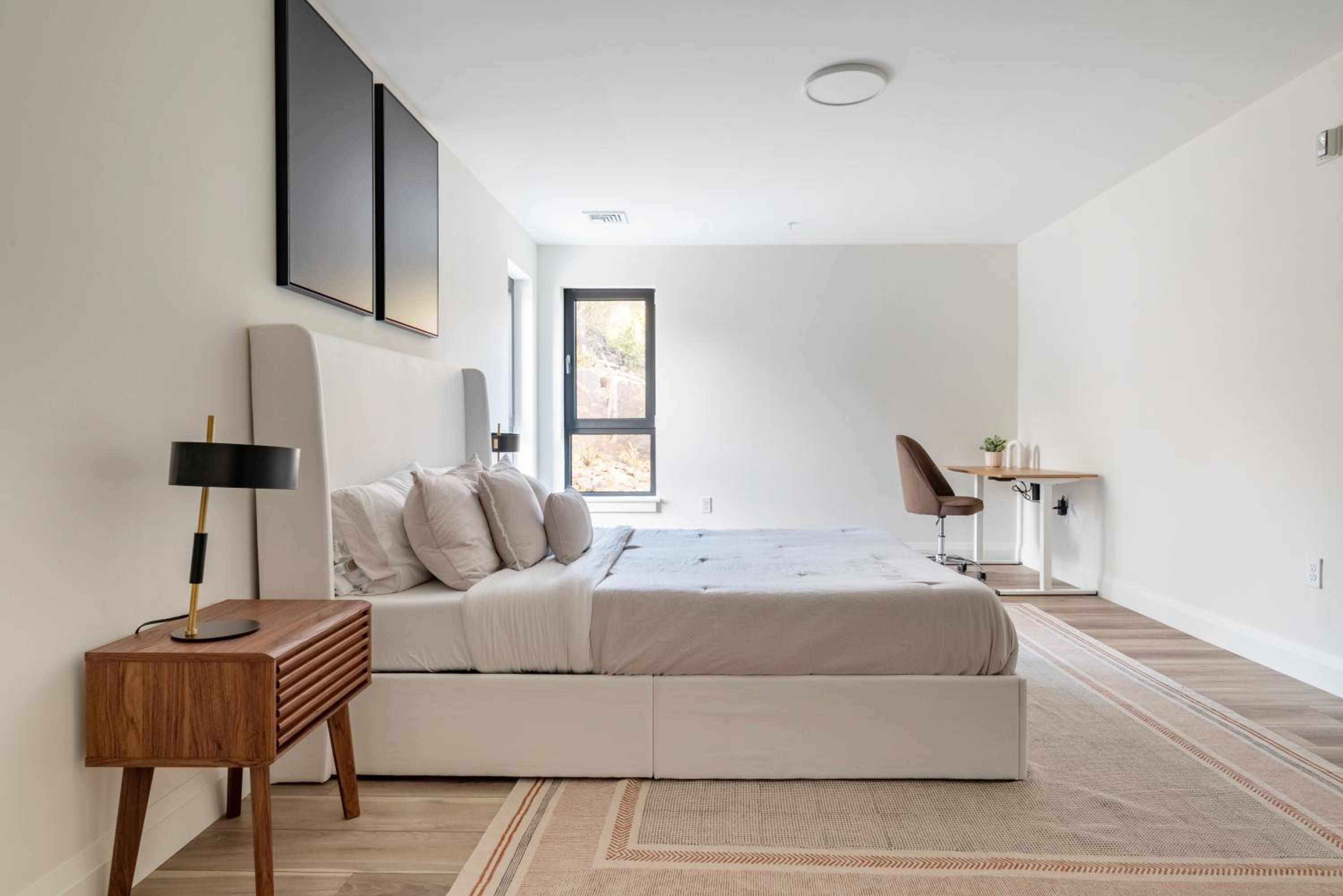 Modern 2 Bedroom Apartment in Quincy view 2
