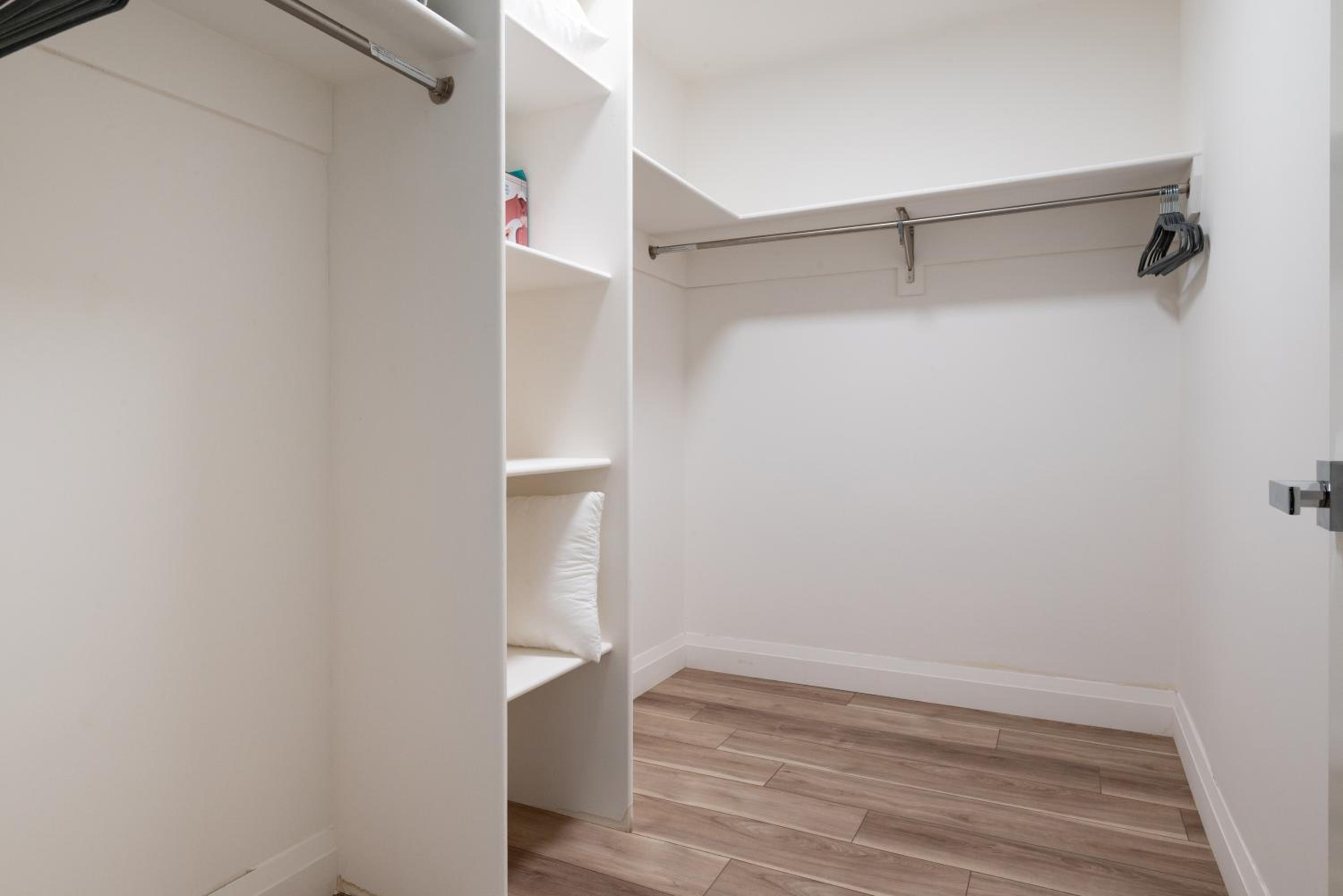 Modern 2 Bedroom Apartment in Quincy view 3