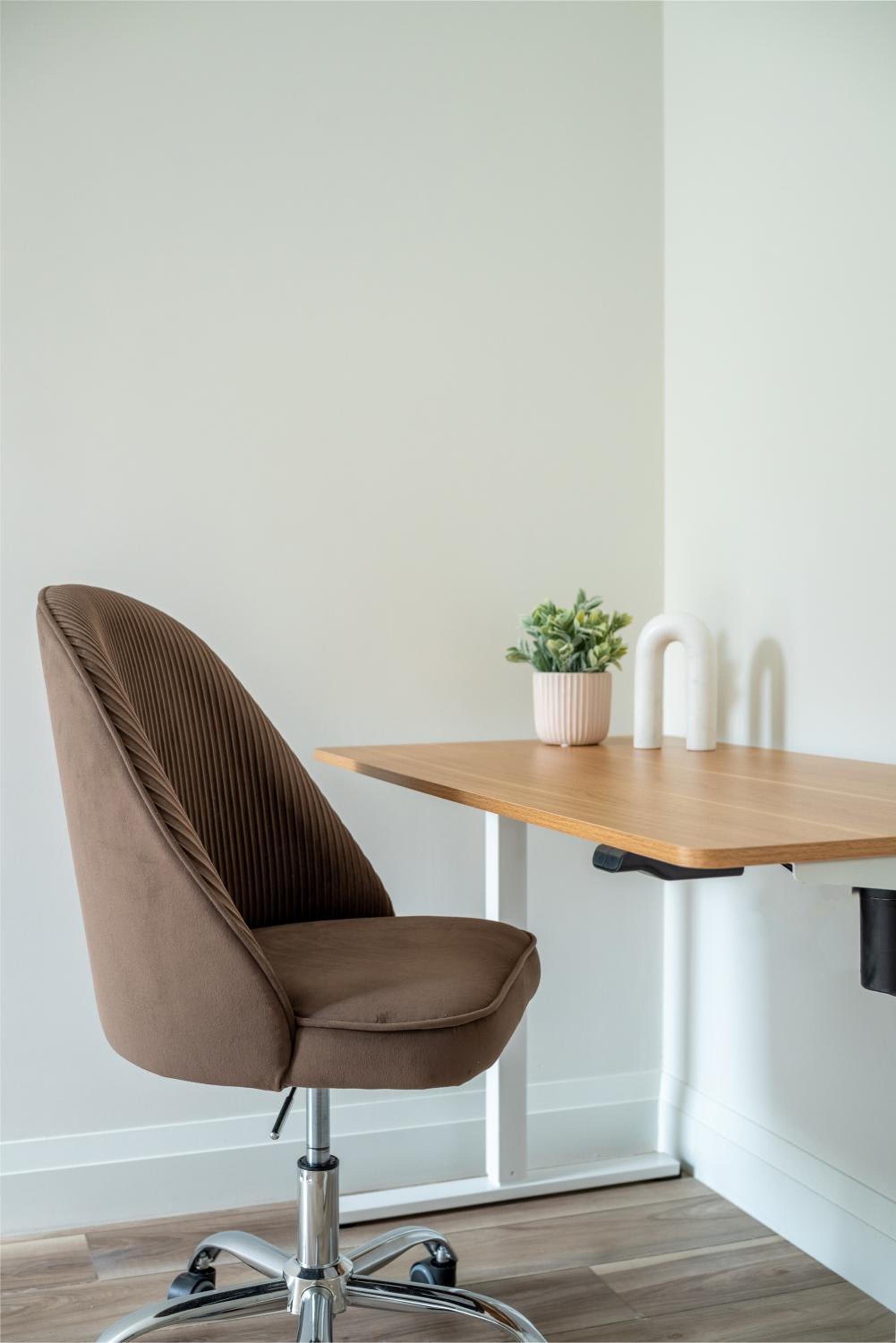 Modern 2 Bedroom Apartment in Quincy view 5