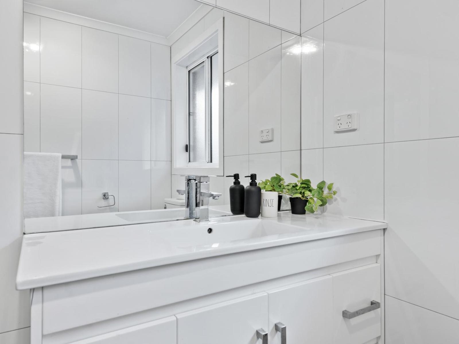 PRIVATE ROOM 1 and PRIVATE ROOM 3 beside Monash University in Clayton
