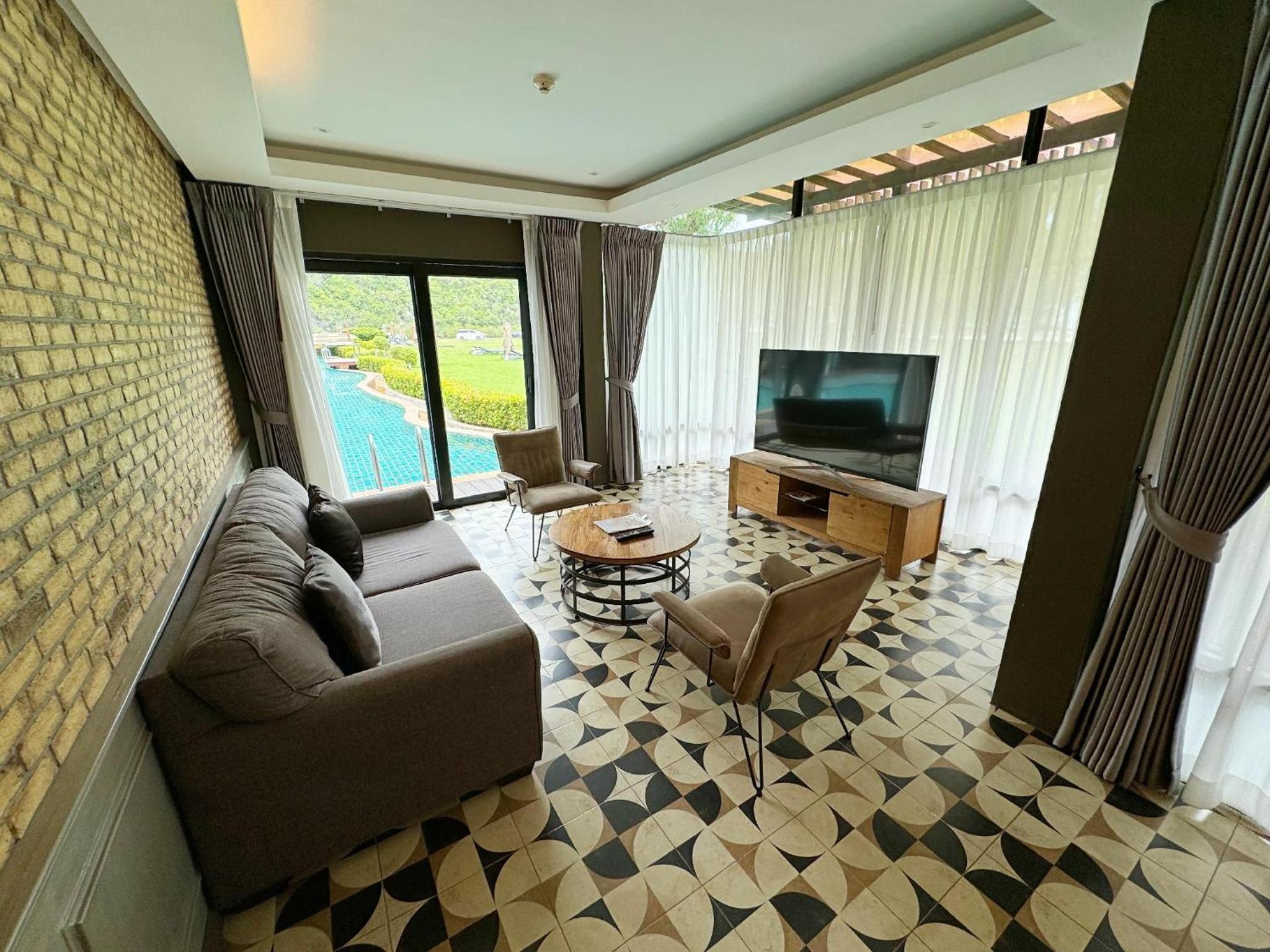 La Isla Pranburi Beach Resort