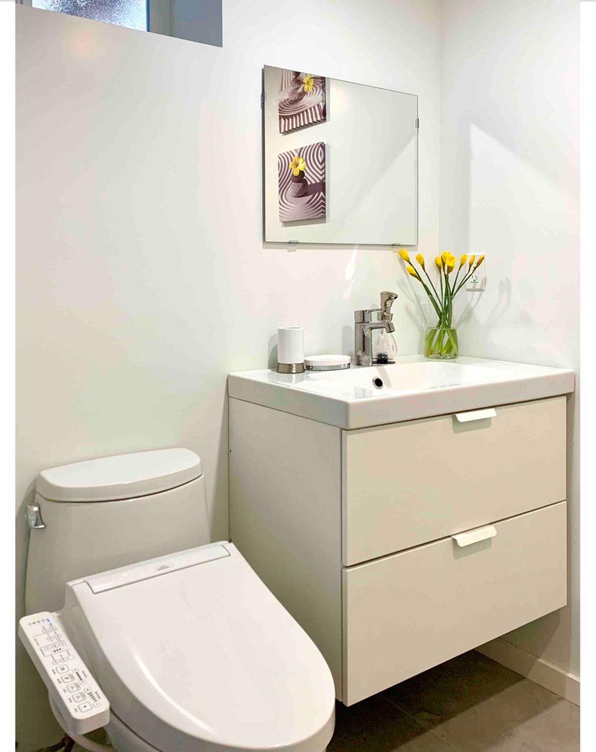 3Beds 2BA Cherry Blossom Suite - Free Parking - Central Oakridge Neighbourhood