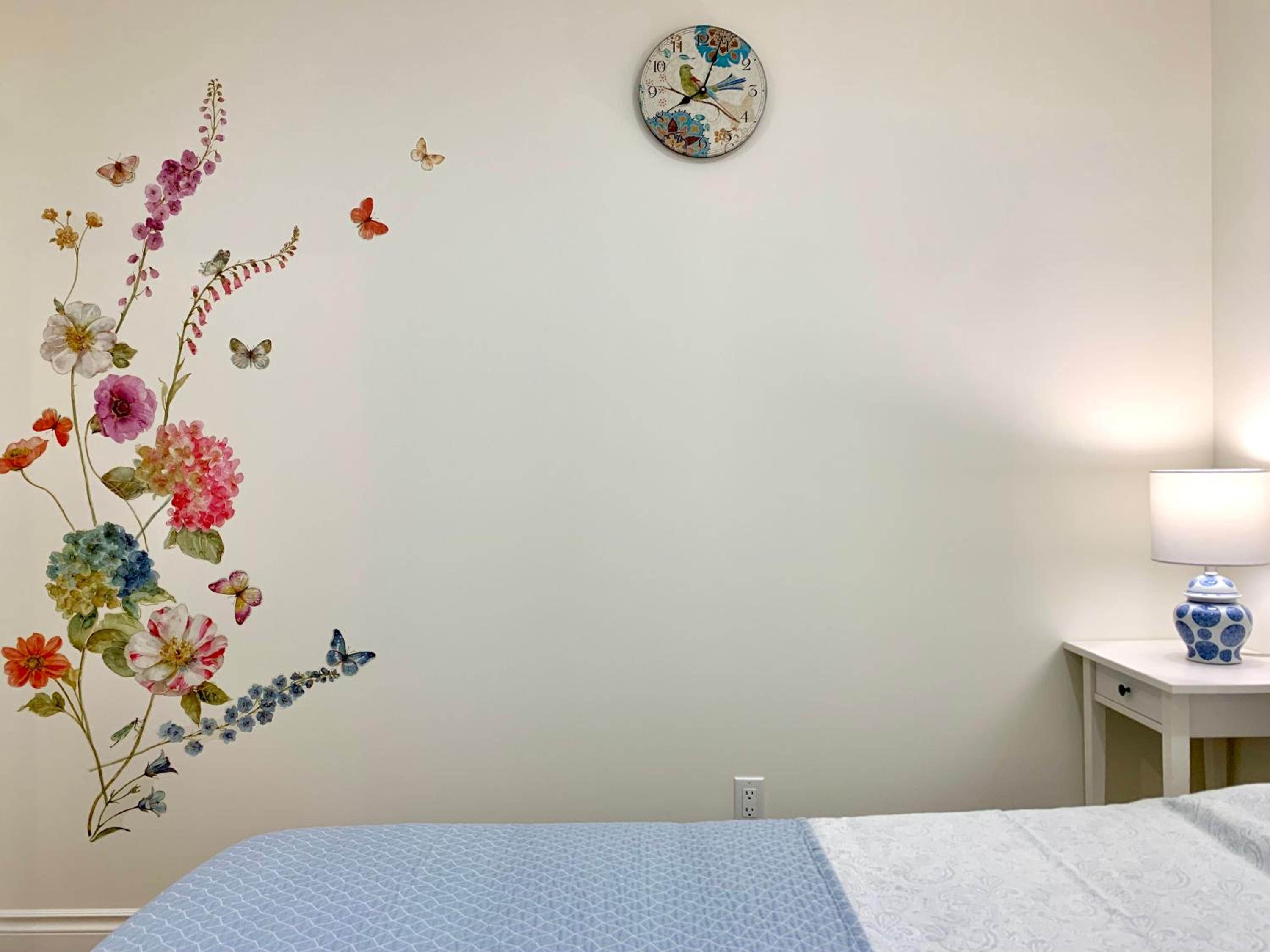 3Beds 2BA Cherry Blossom Suite - Free Parking - Central Oakridge Neighbourhood