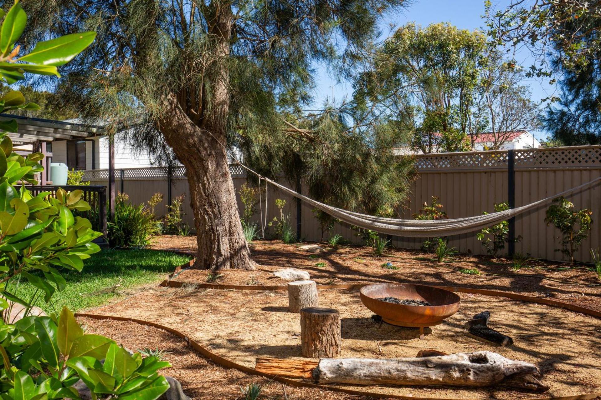 The Treehouse Pet Friendly 2 Mins Walk to Beach