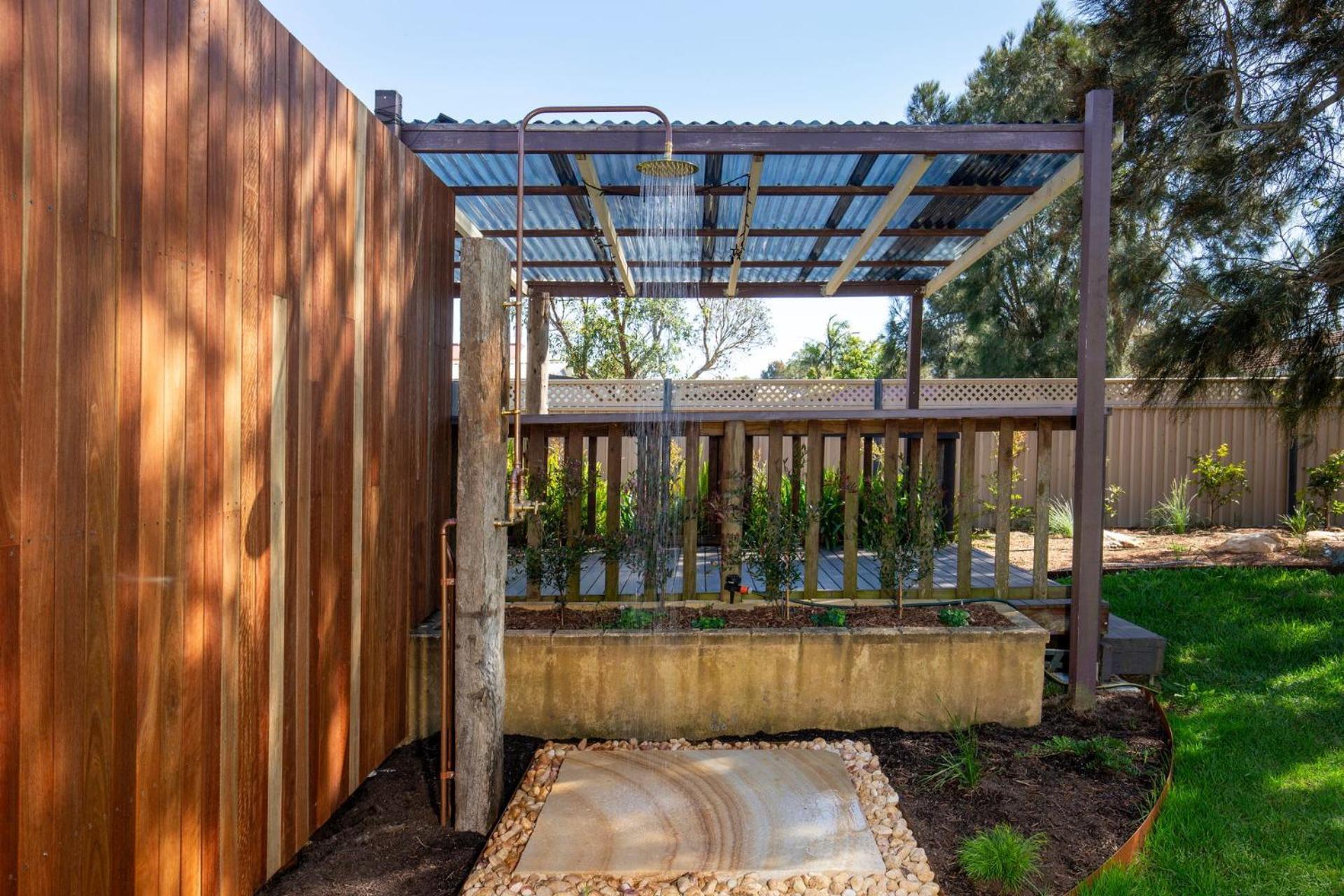 The Treehouse Pet Friendly 2 Mins Walk to Beach