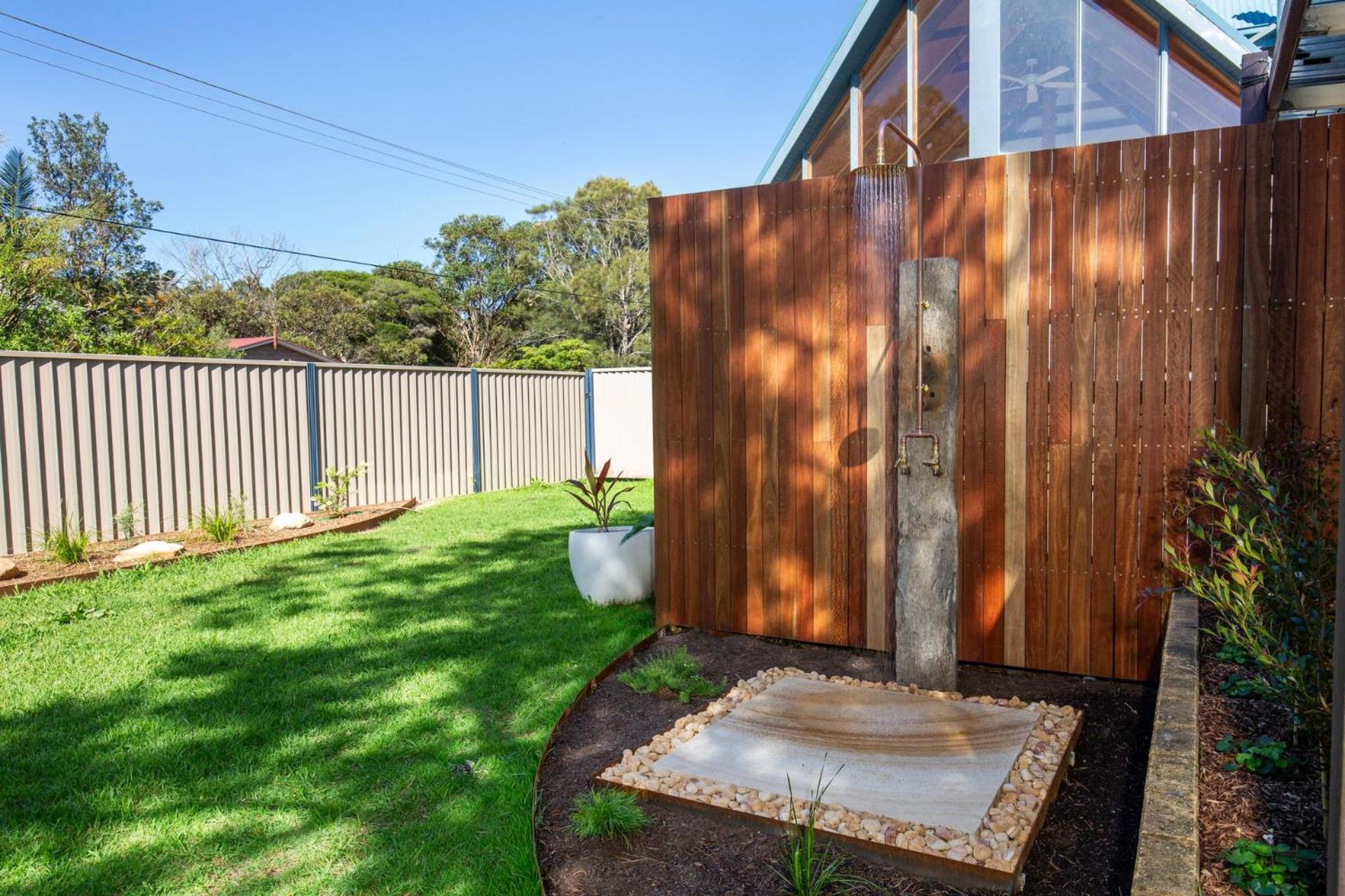 The Treehouse Pet Friendly 2 Mins Walk to Beach