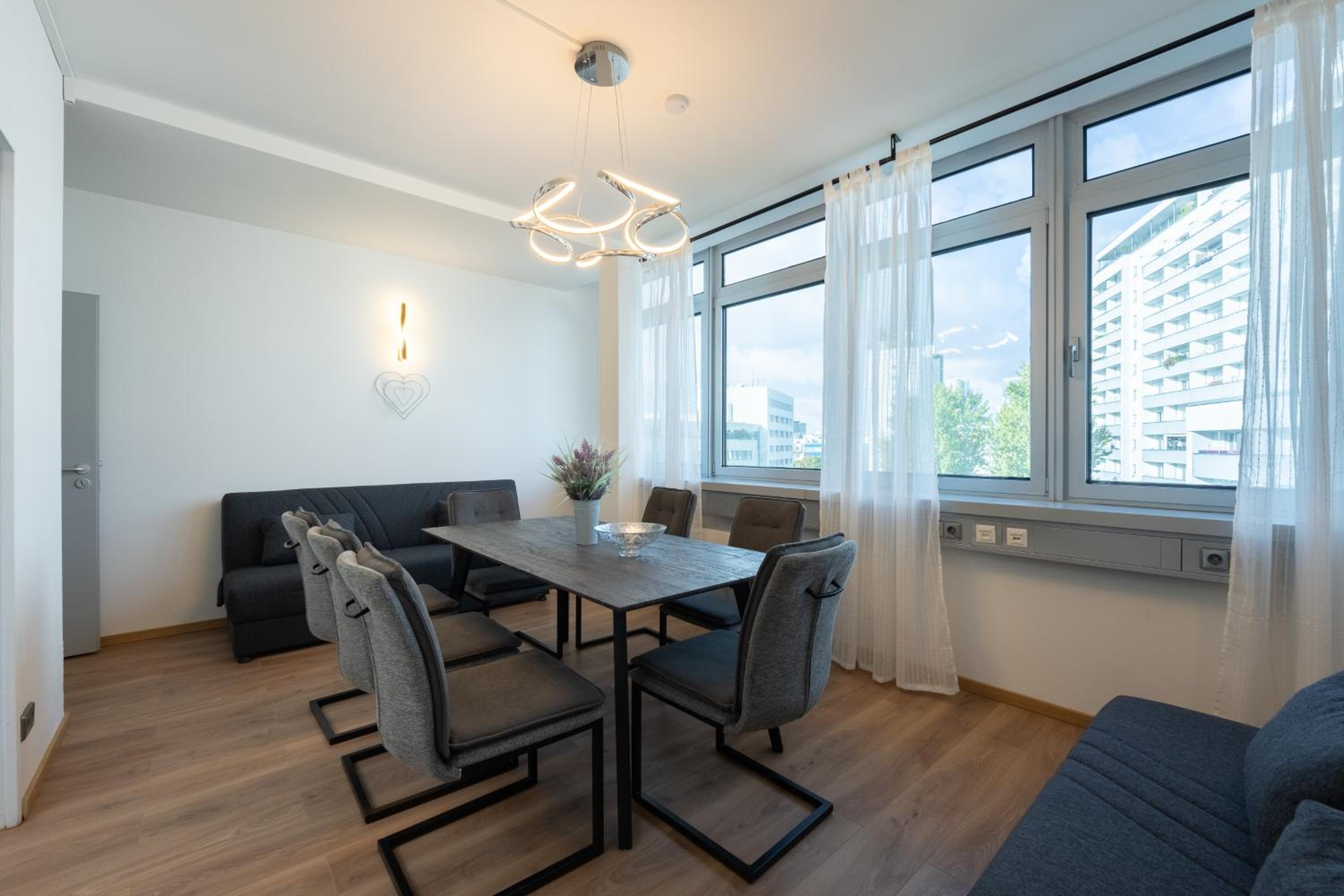 BIG 7RMS City Central Loft, 1ALocation