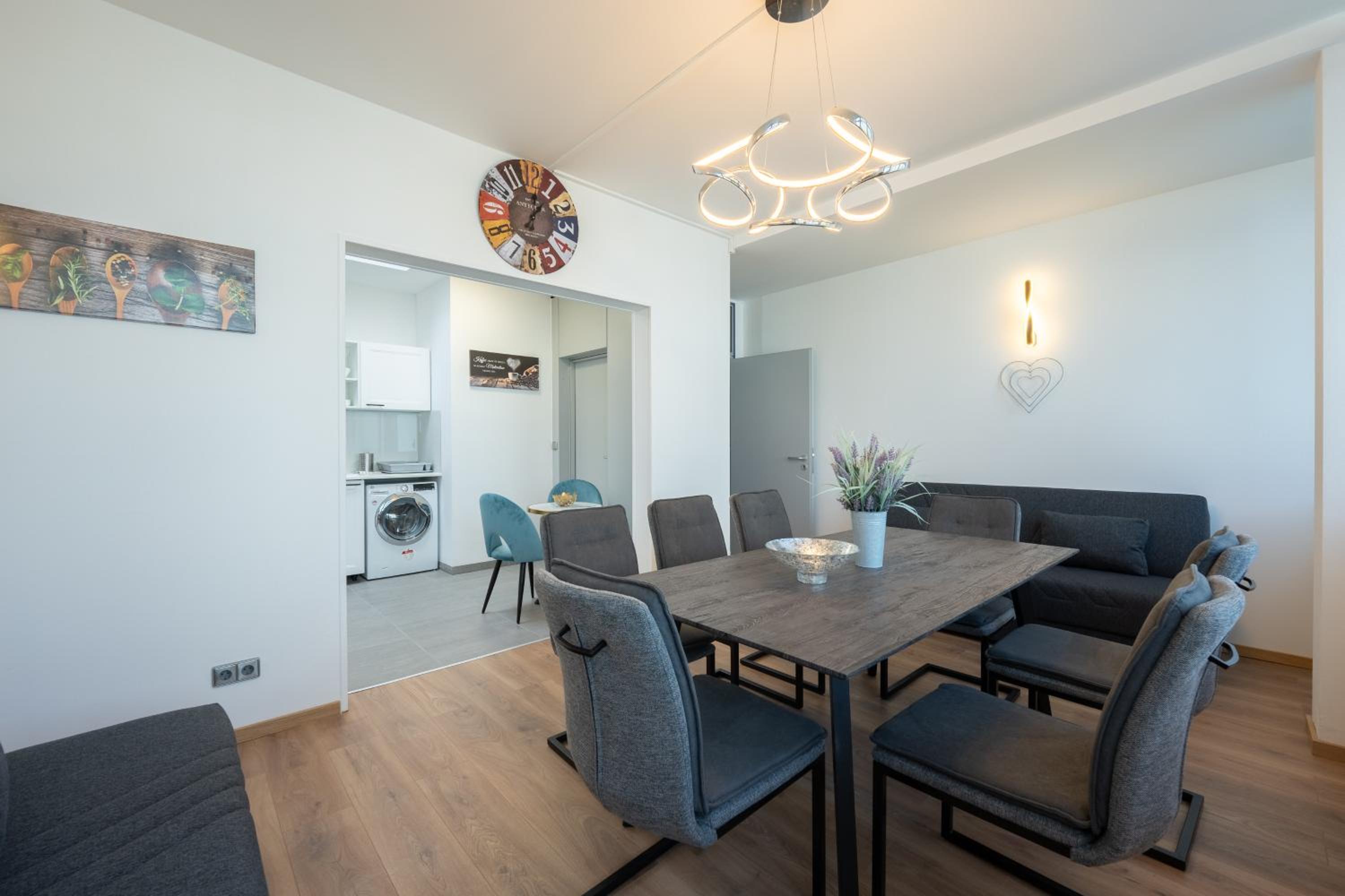 BIG 7RMS City Central Loft, 1ALocation