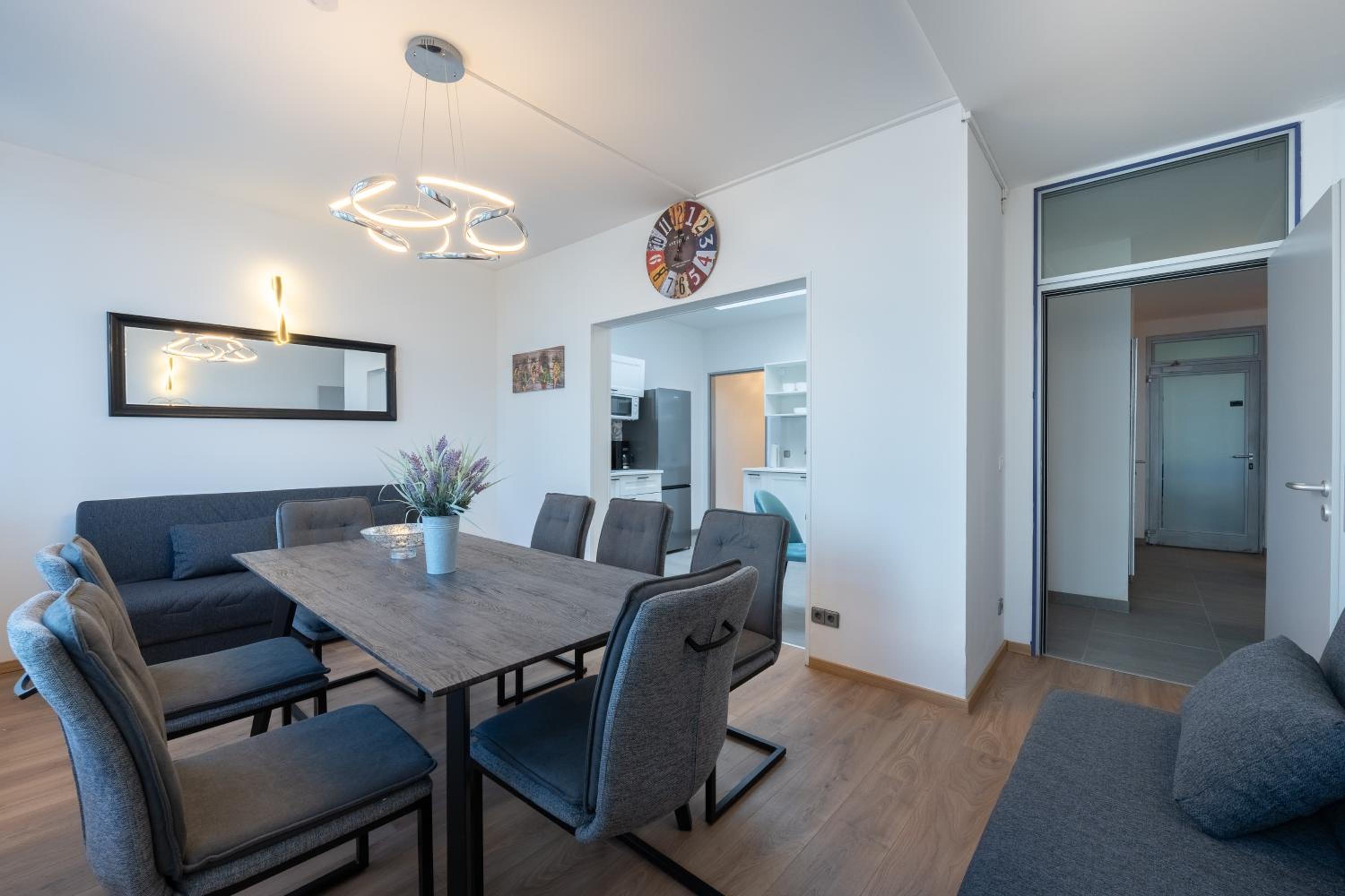 BIG 7RMS City Central Loft, 1ALocation