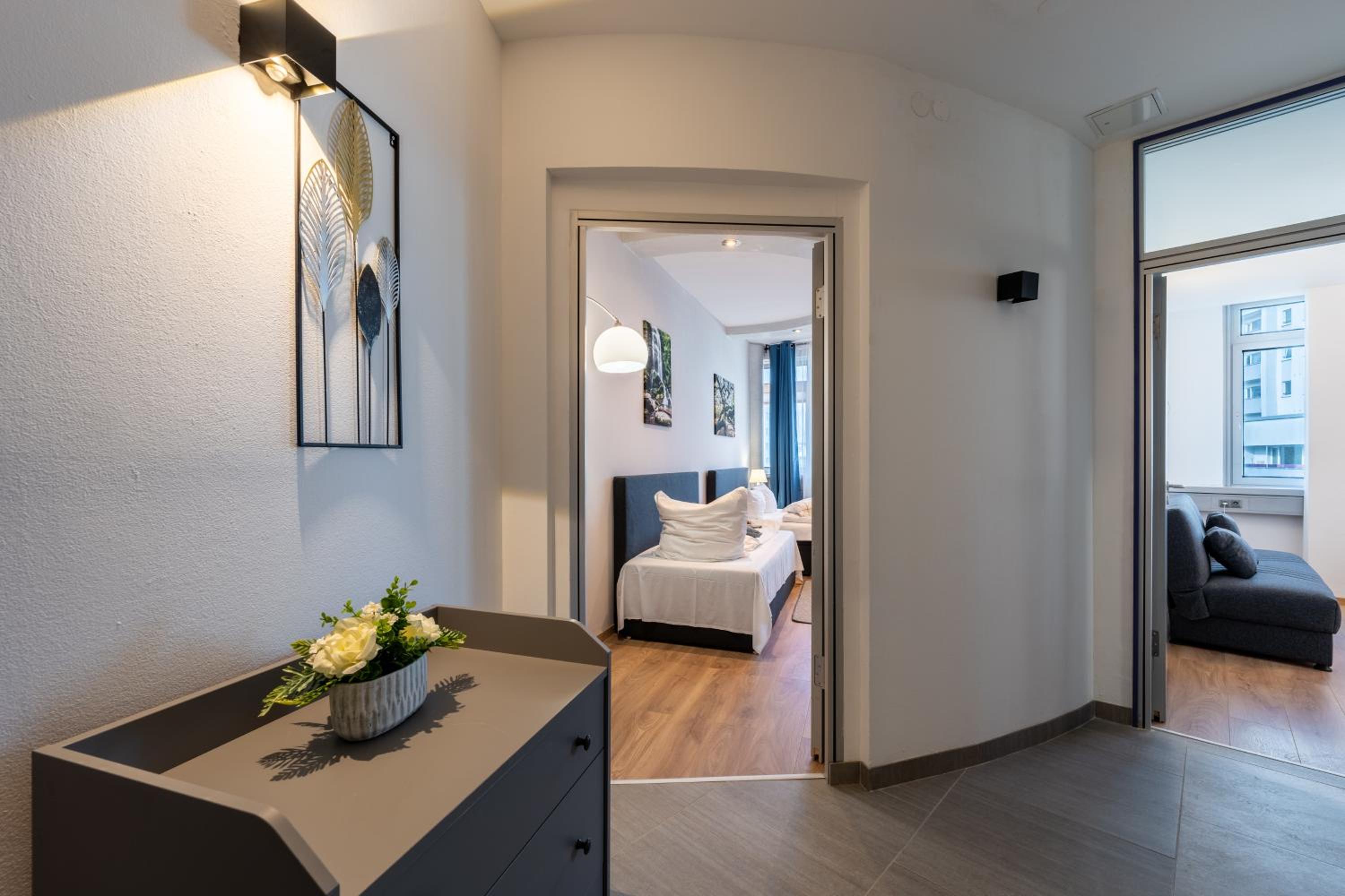 BIG 7RMS City Central Loft, 1ALocation