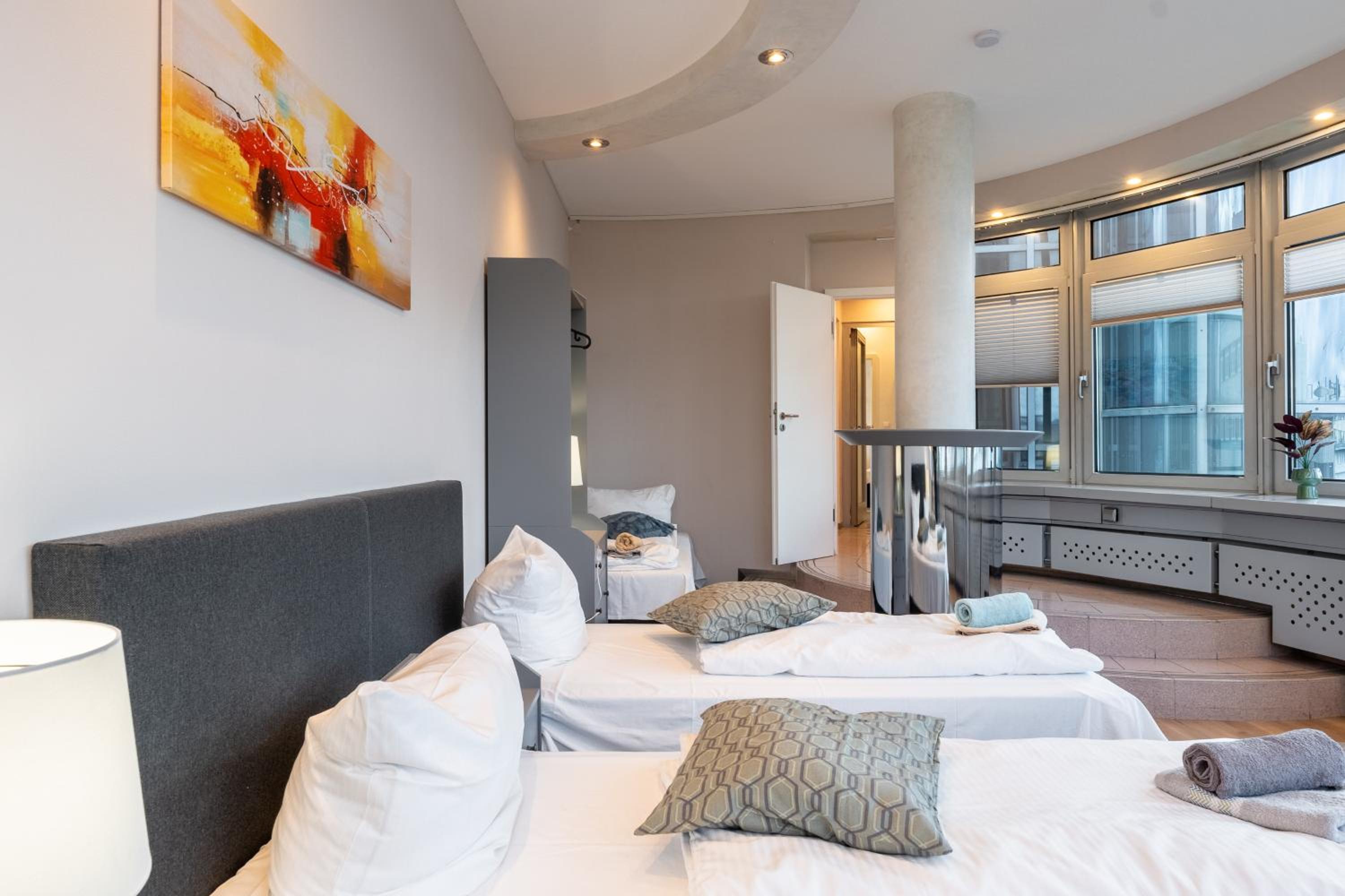 BIG 7RMS City Central Loft, 1ALocation