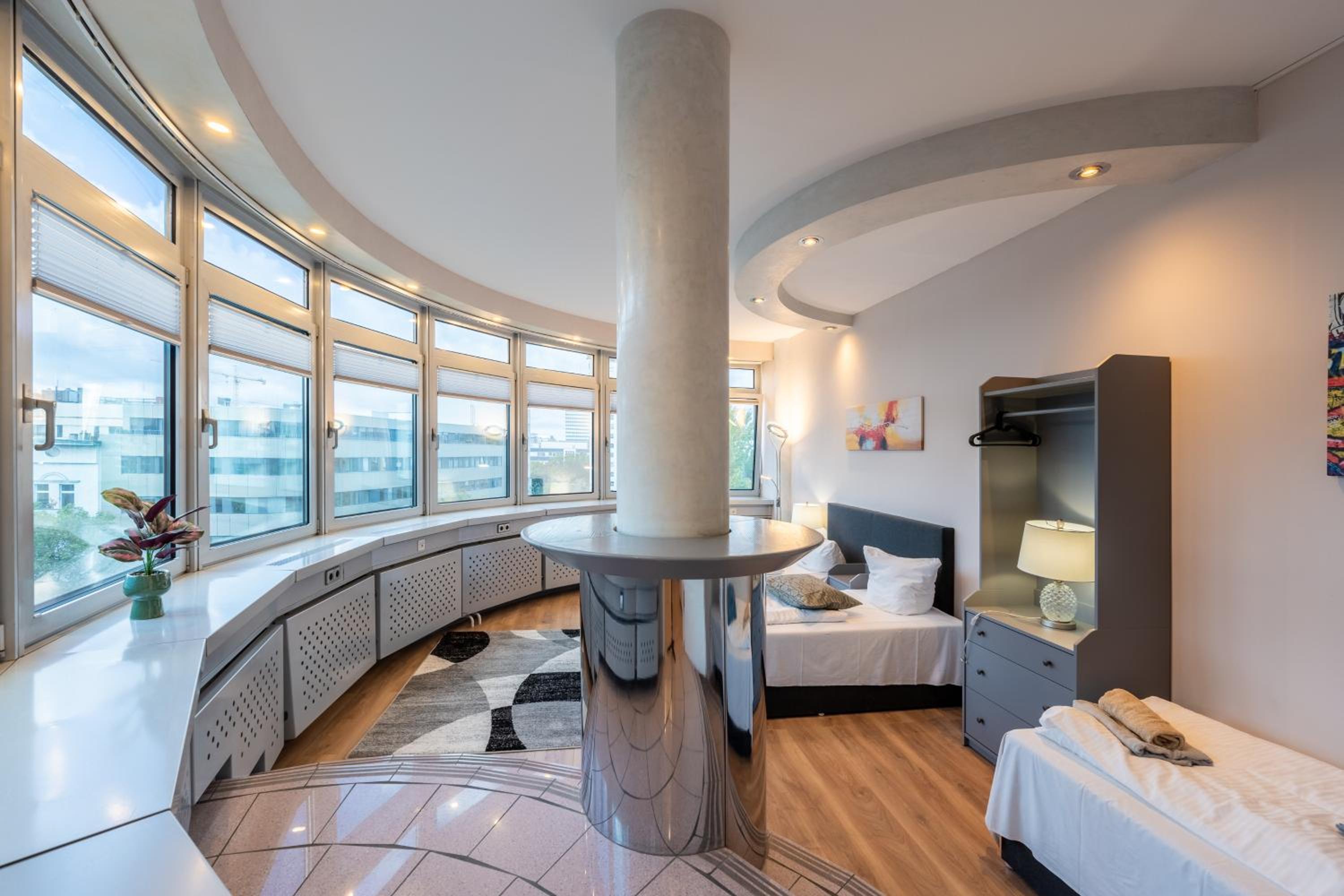 BIG 7RMS City Central Loft, 1ALocation