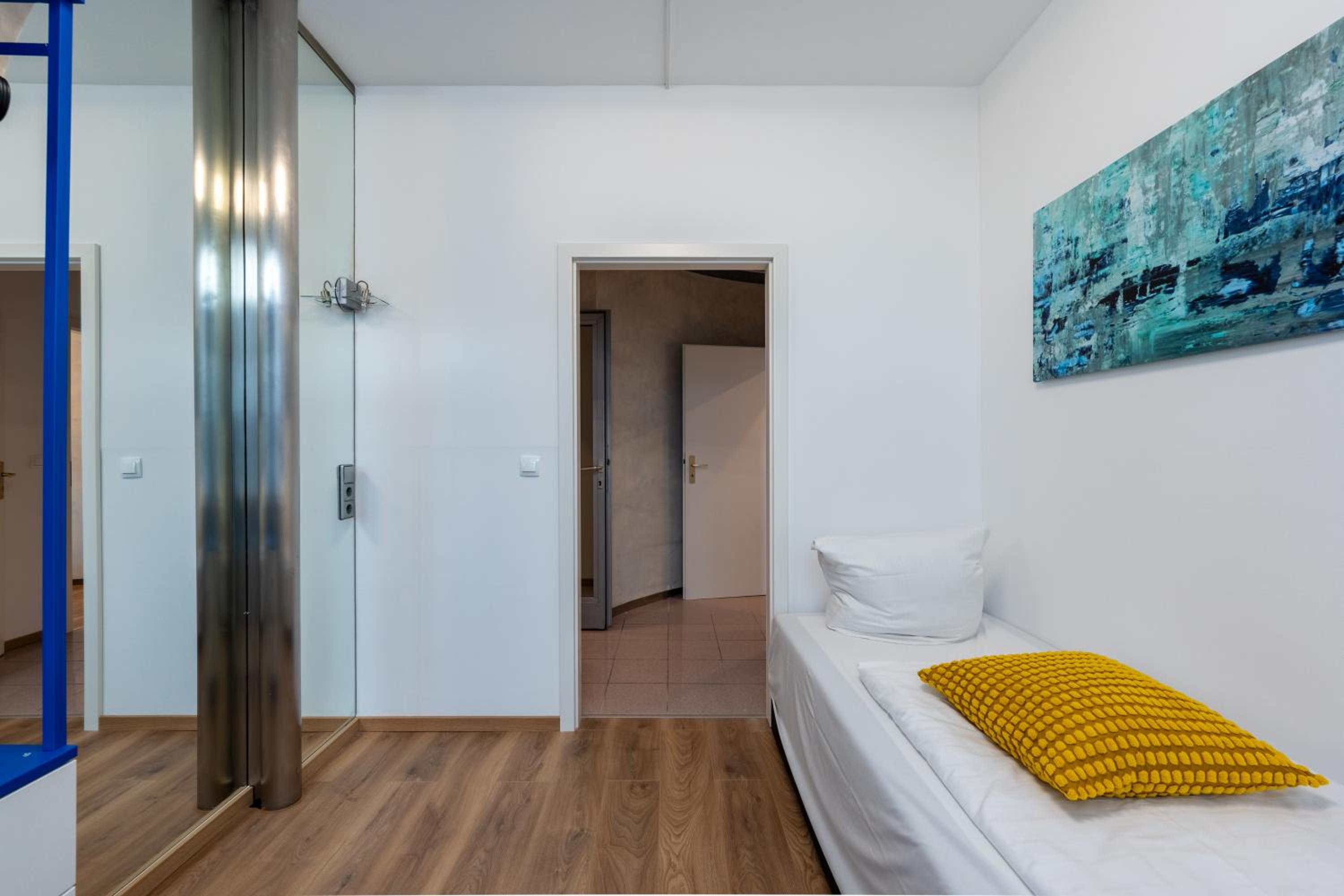 BIG 7RMS City Central Loft, 1ALocation