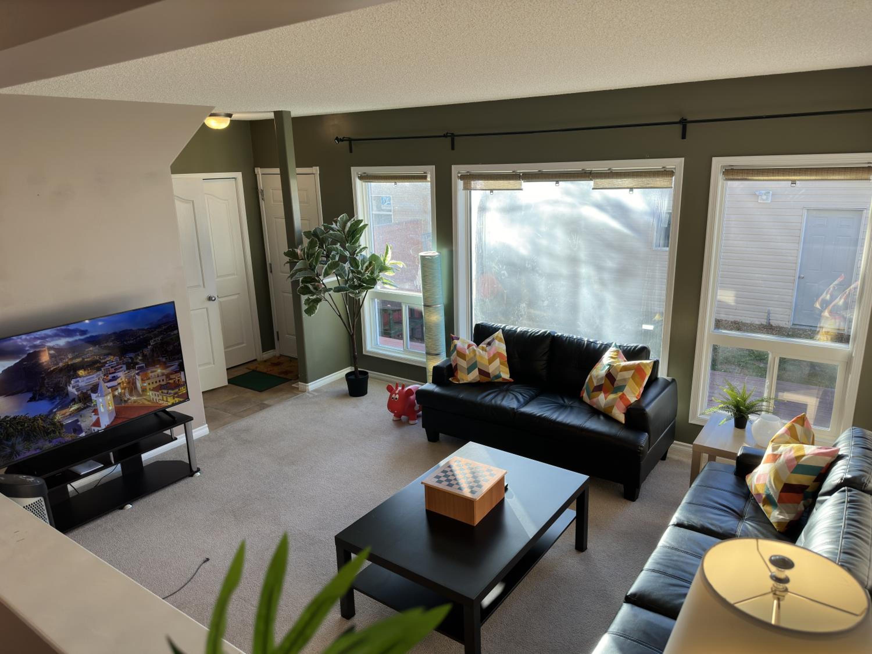 Spacious & Private Retreat near West Edmonton Mall