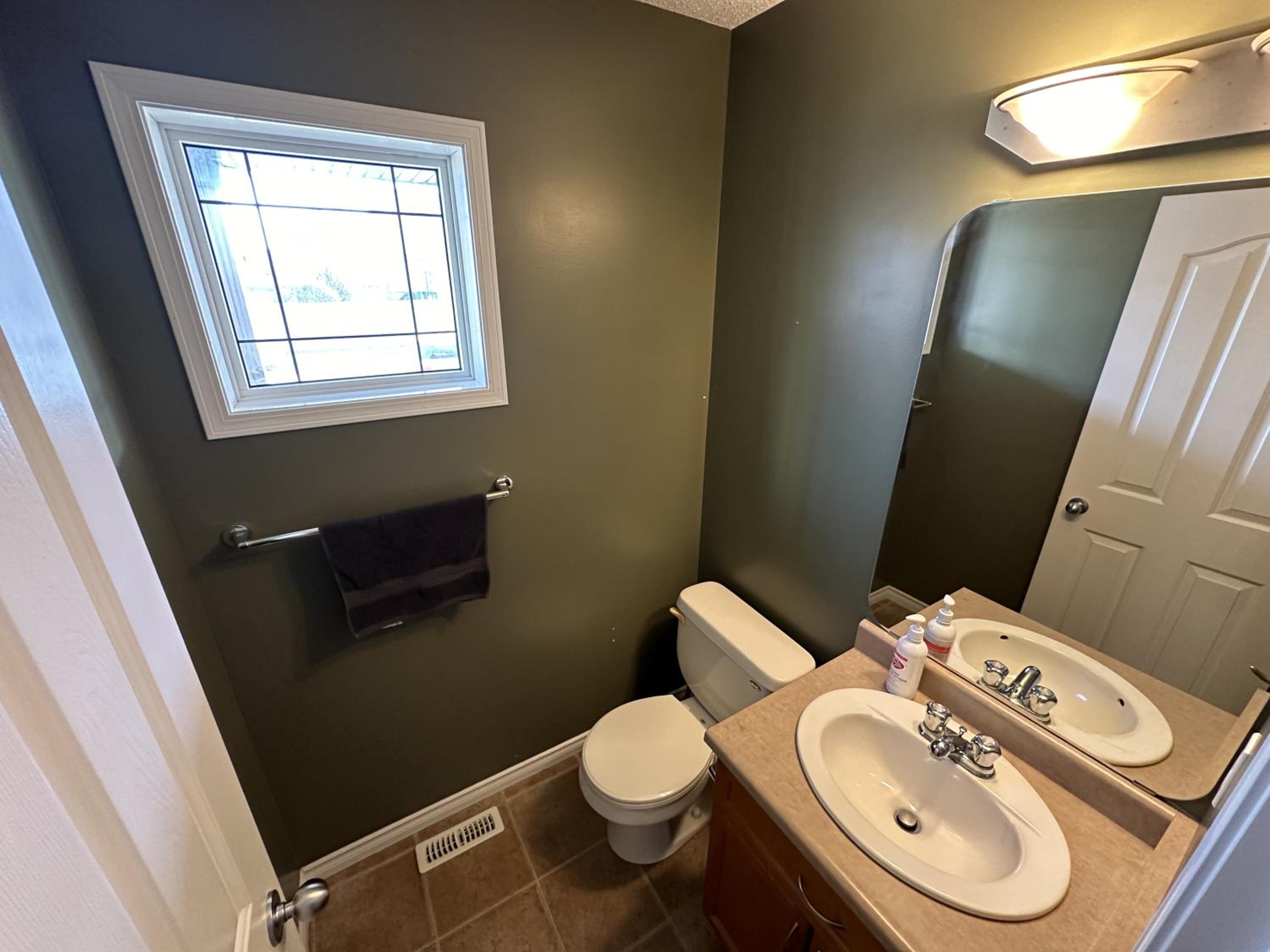 Spacious & Private Retreat near West Edmonton Mall