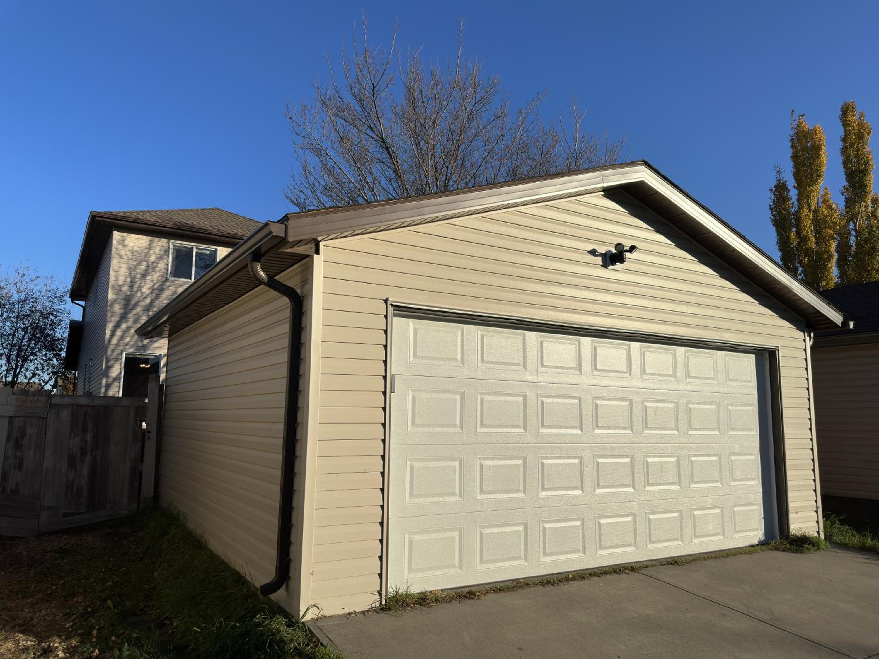 Spacious & Private Retreat near West Edmonton Mall