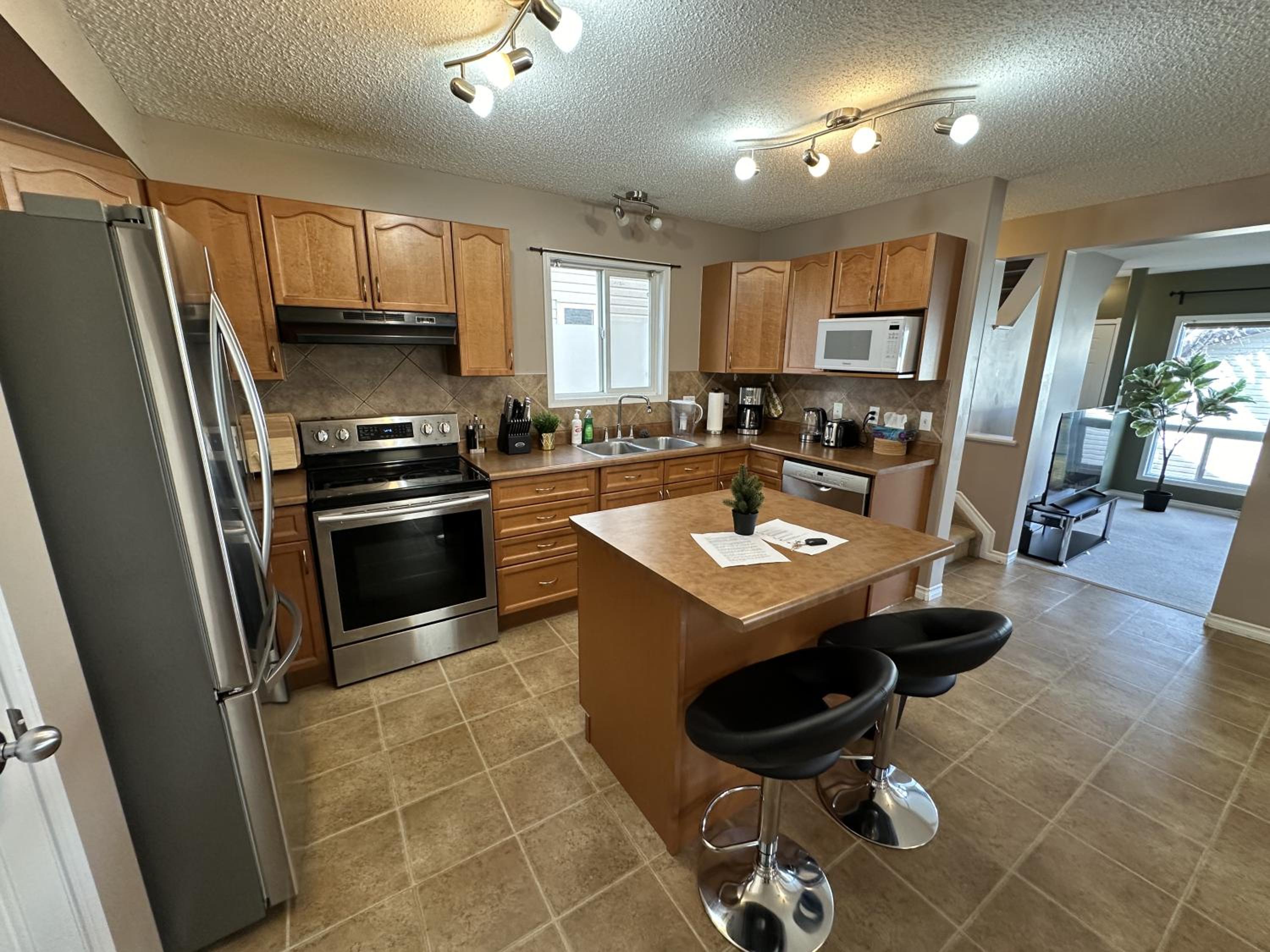 Spacious & Private Retreat near West Edmonton Mall