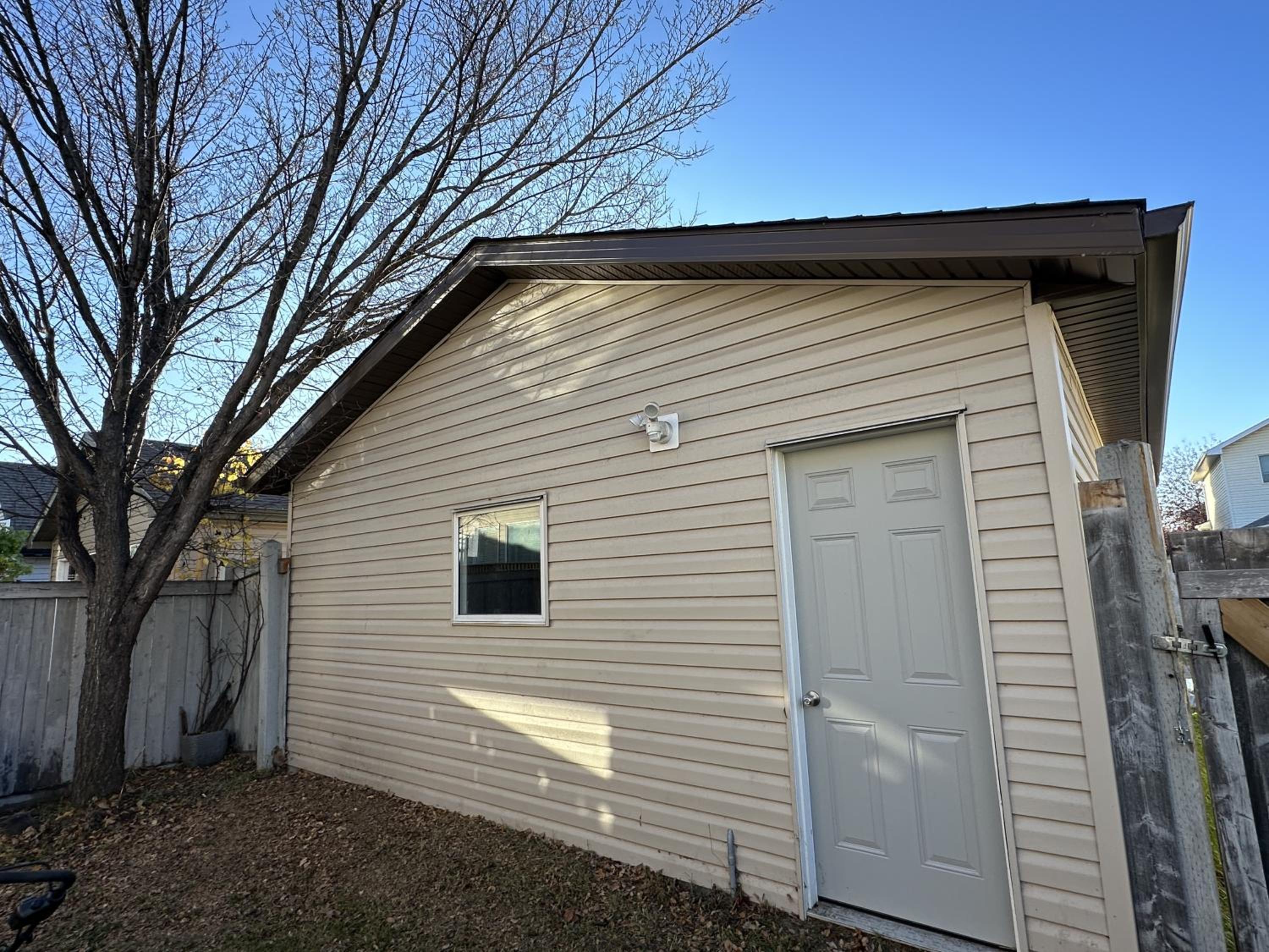 Spacious & Private Retreat near West Edmonton Mall