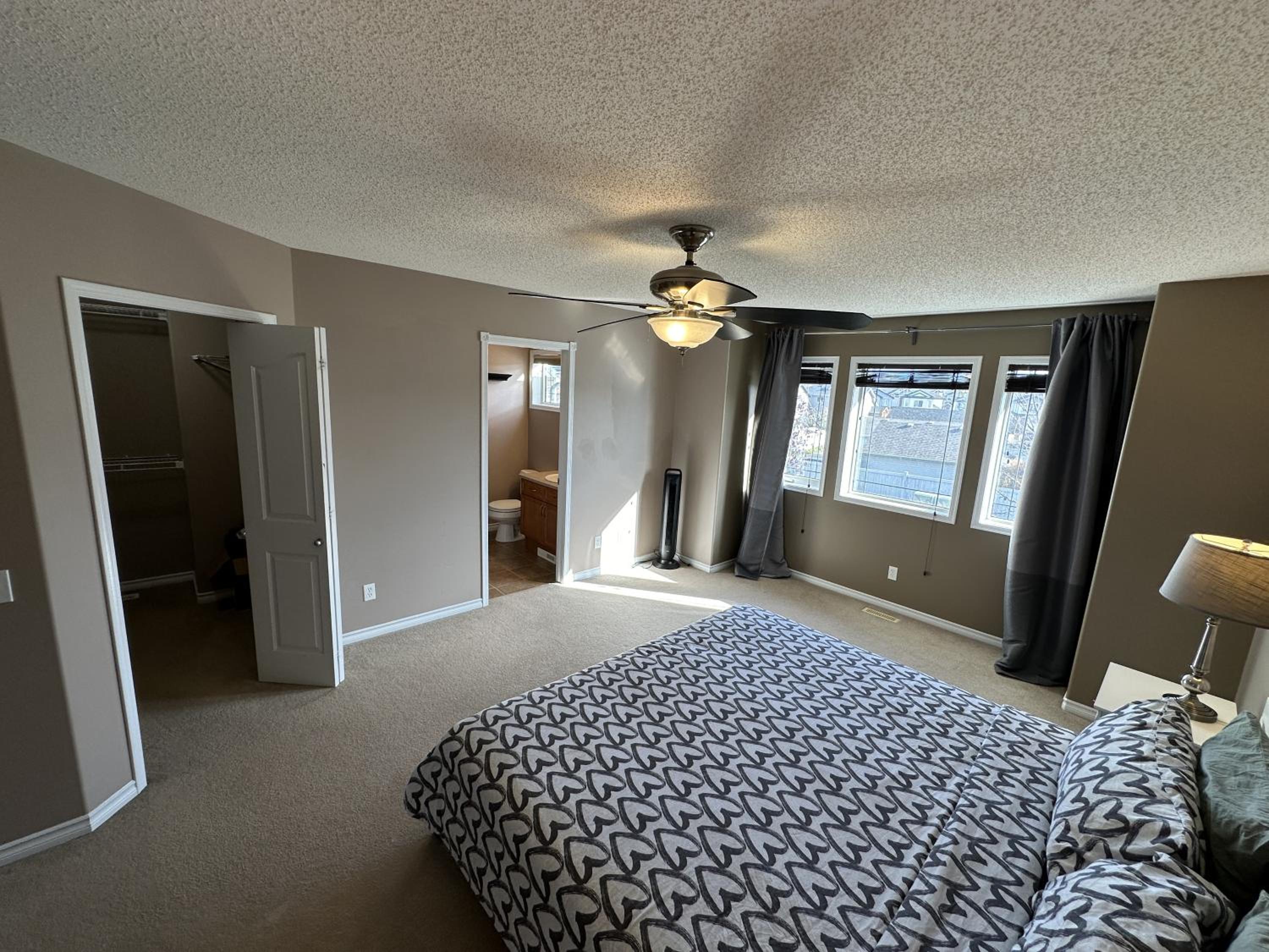 Spacious & Private Retreat near West Edmonton Mall