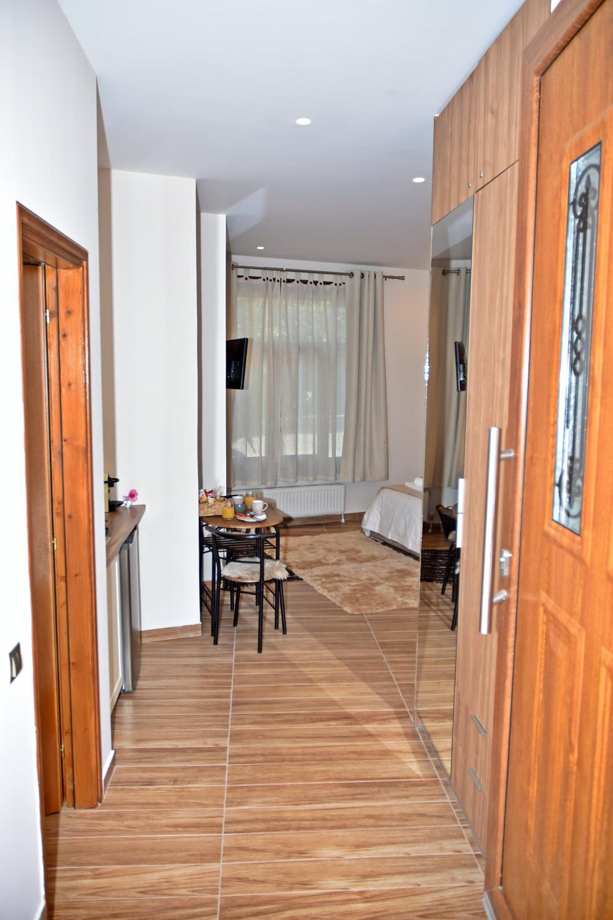 Kleodora Apartments