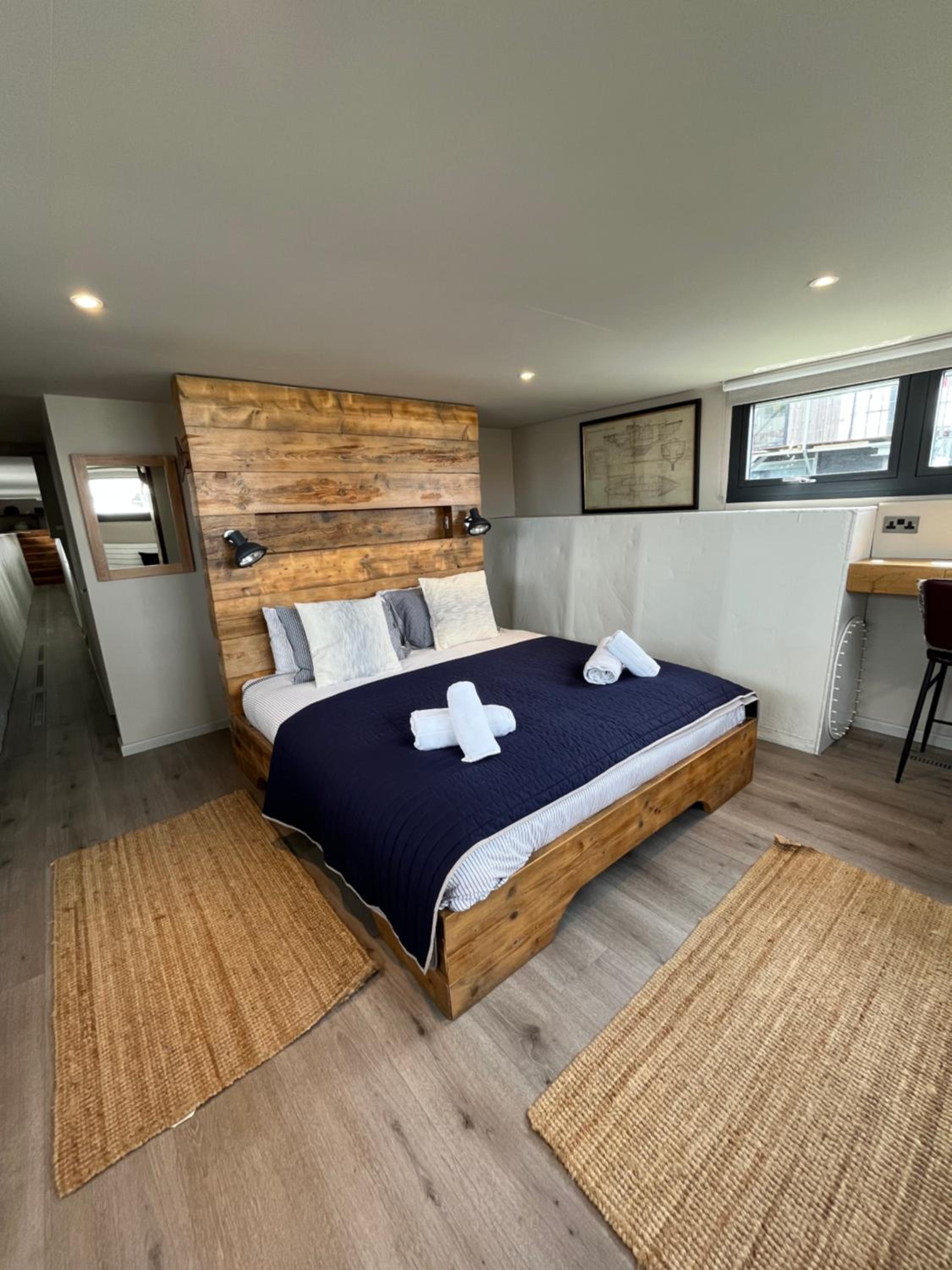Houseboat Islay
