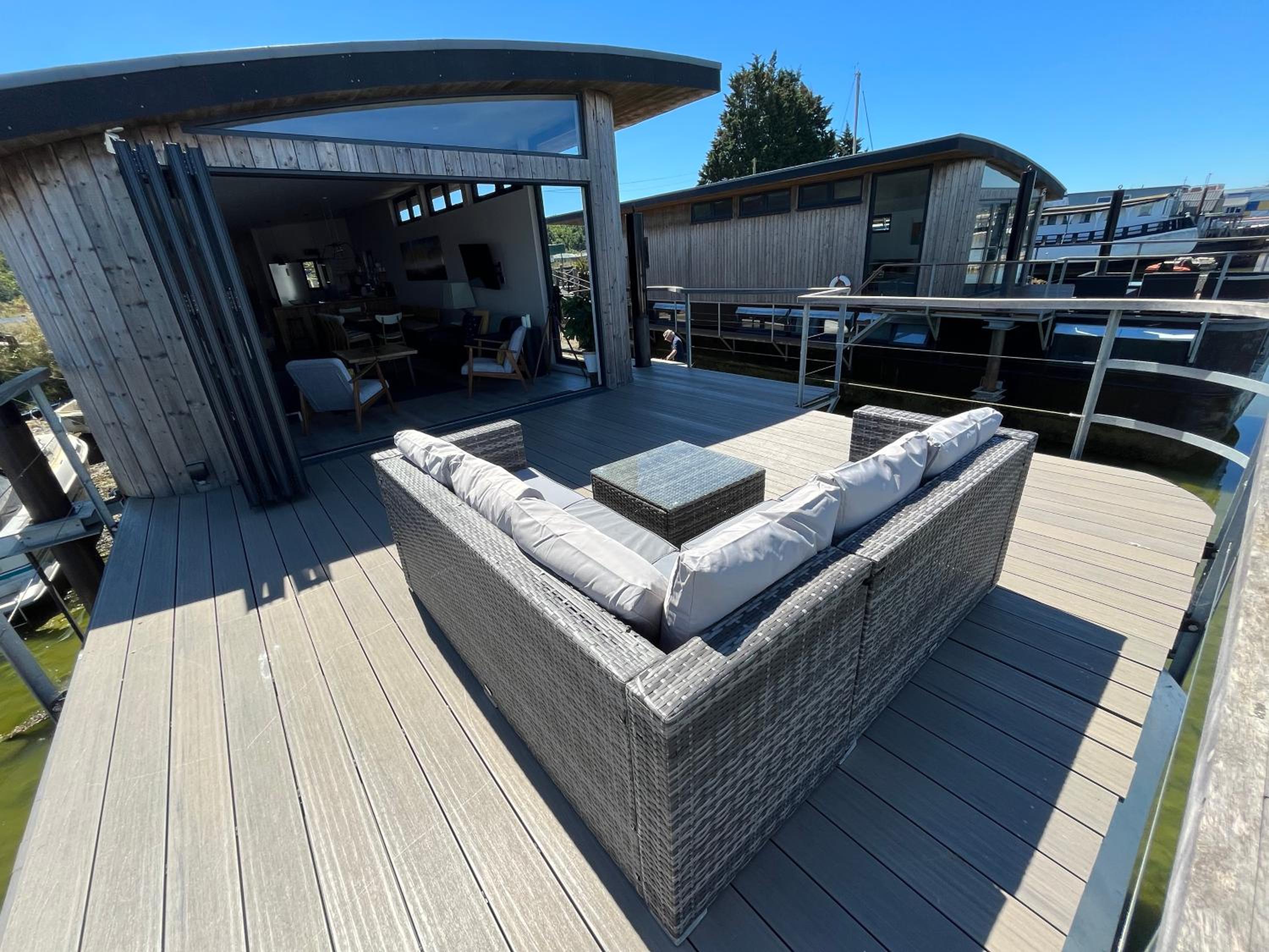 Houseboat Islay