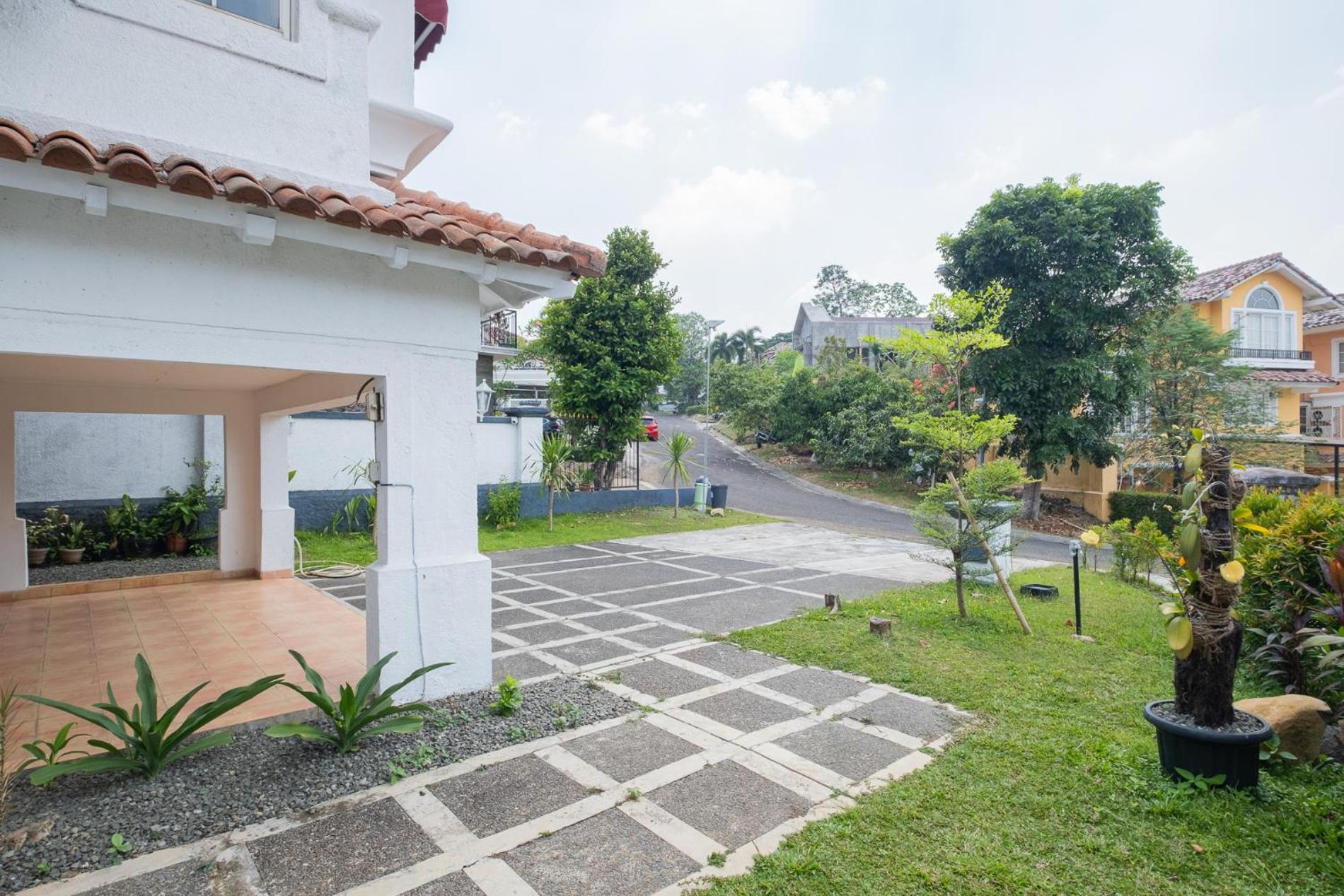The Lavana DNS Villa Sentul view 5