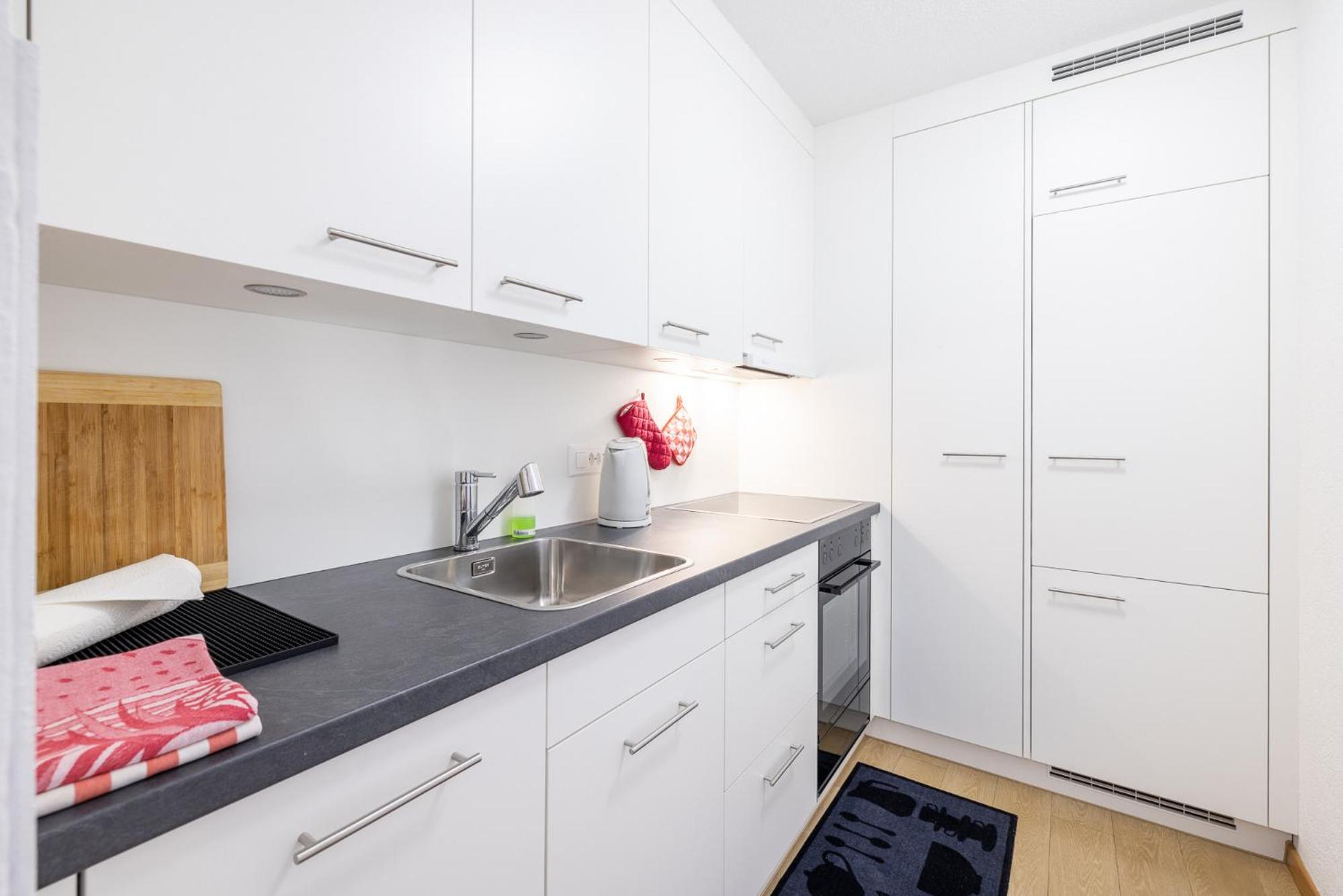 2203 Modernes Studio mit Balkon