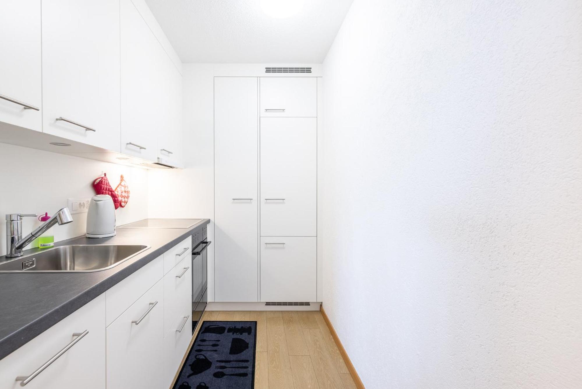 2203 Modernes Studio mit Balkon