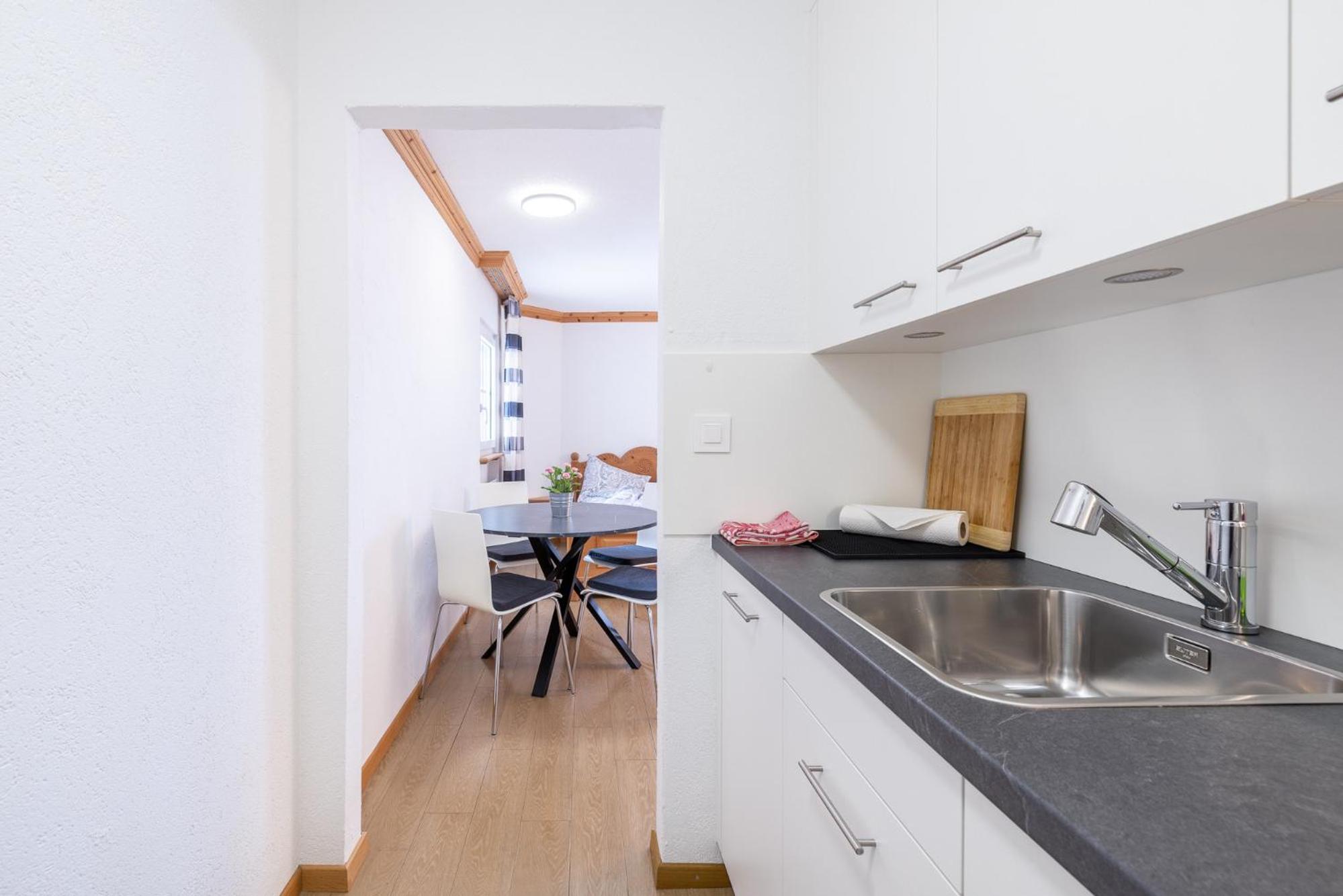 2203 Modernes Studio mit Balkon