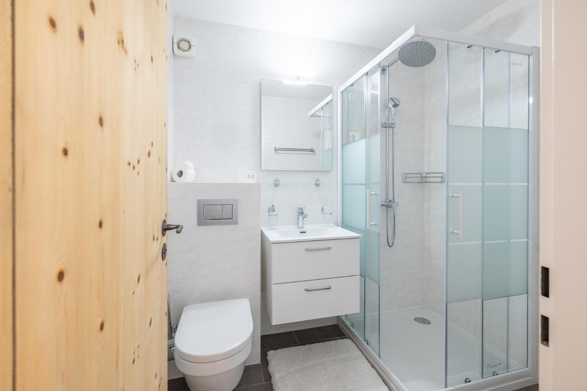 2203 Modernes Studio mit Balkon