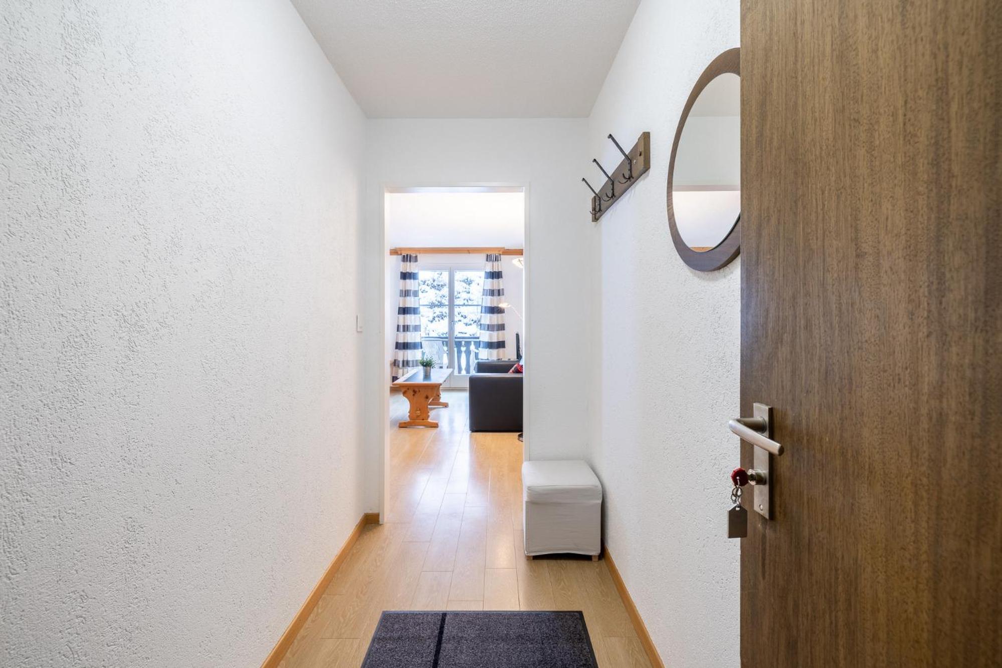 2203 Modernes Studio mit Balkon