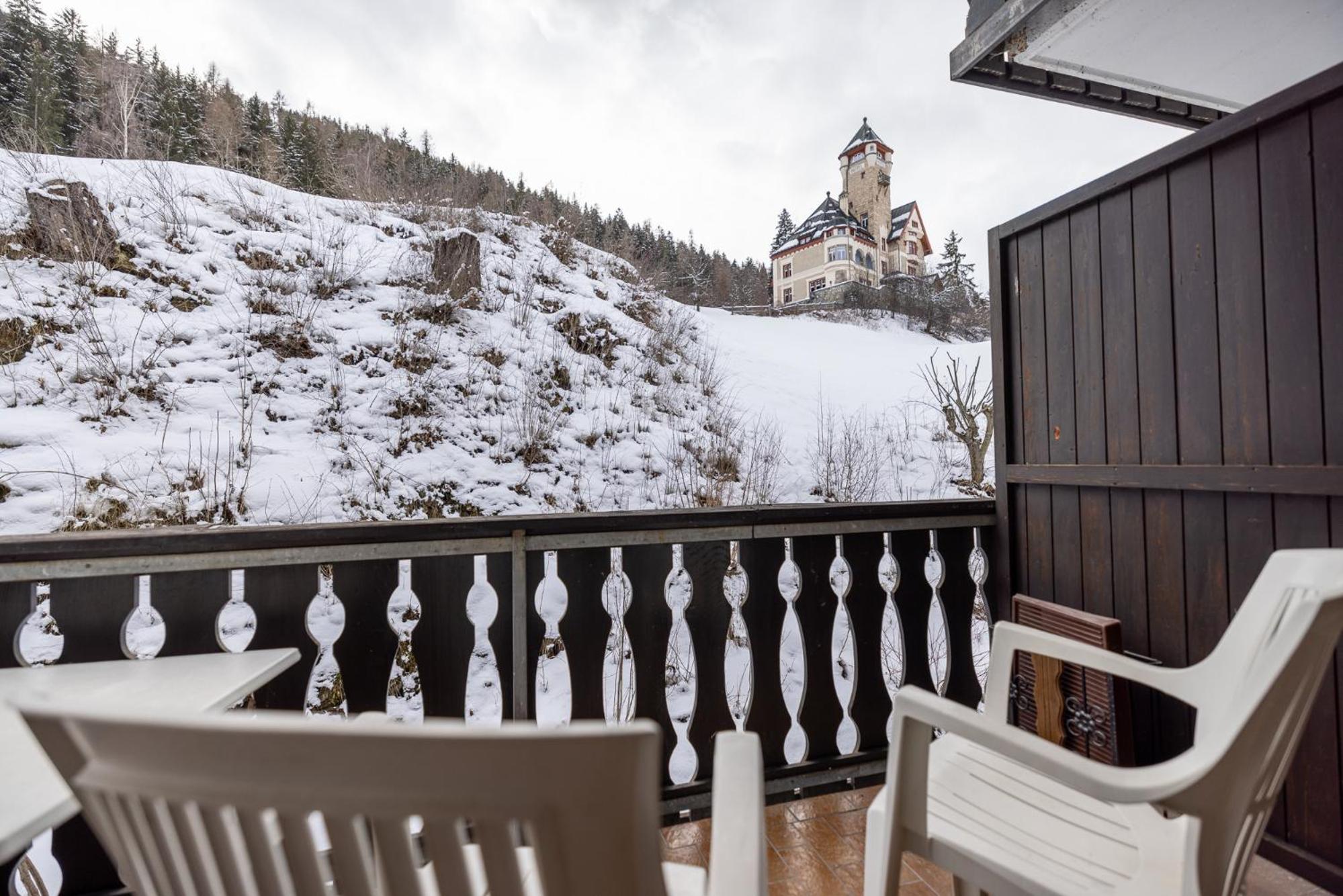 2203 Modernes Studio mit Balkon