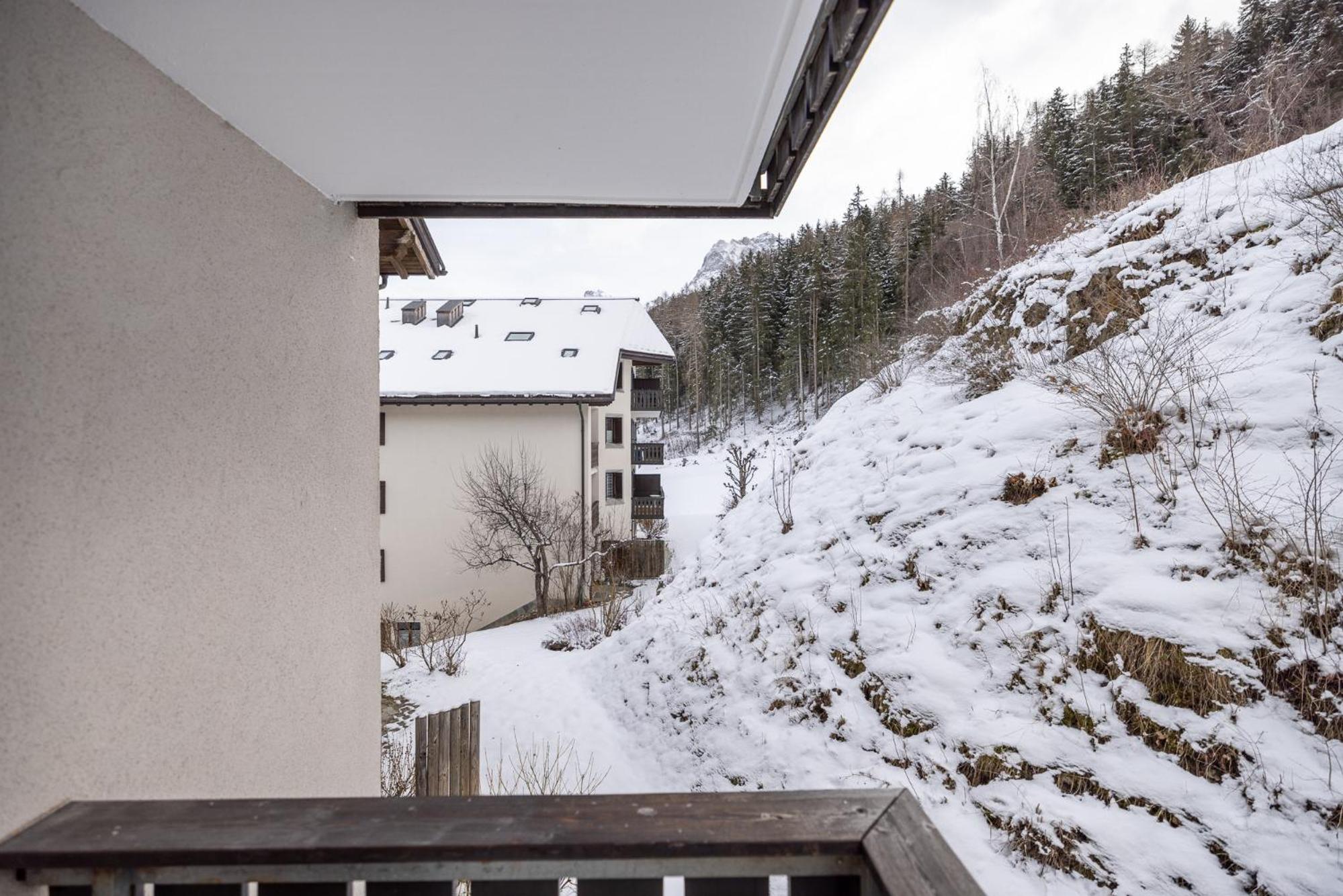 2203 Modernes Studio mit Balkon
