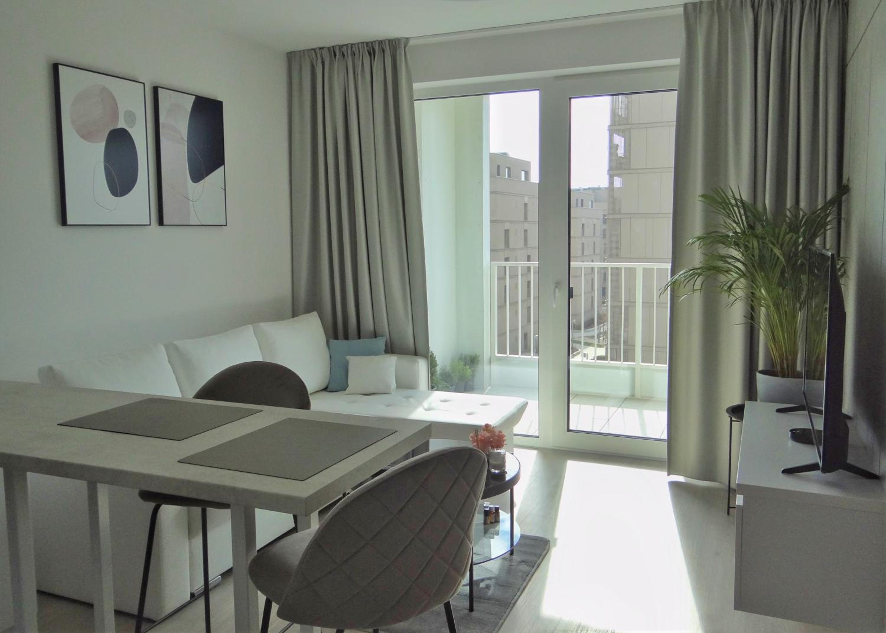 TOP URBAN APARTMENT - free parking, green energy, modern style view 3
