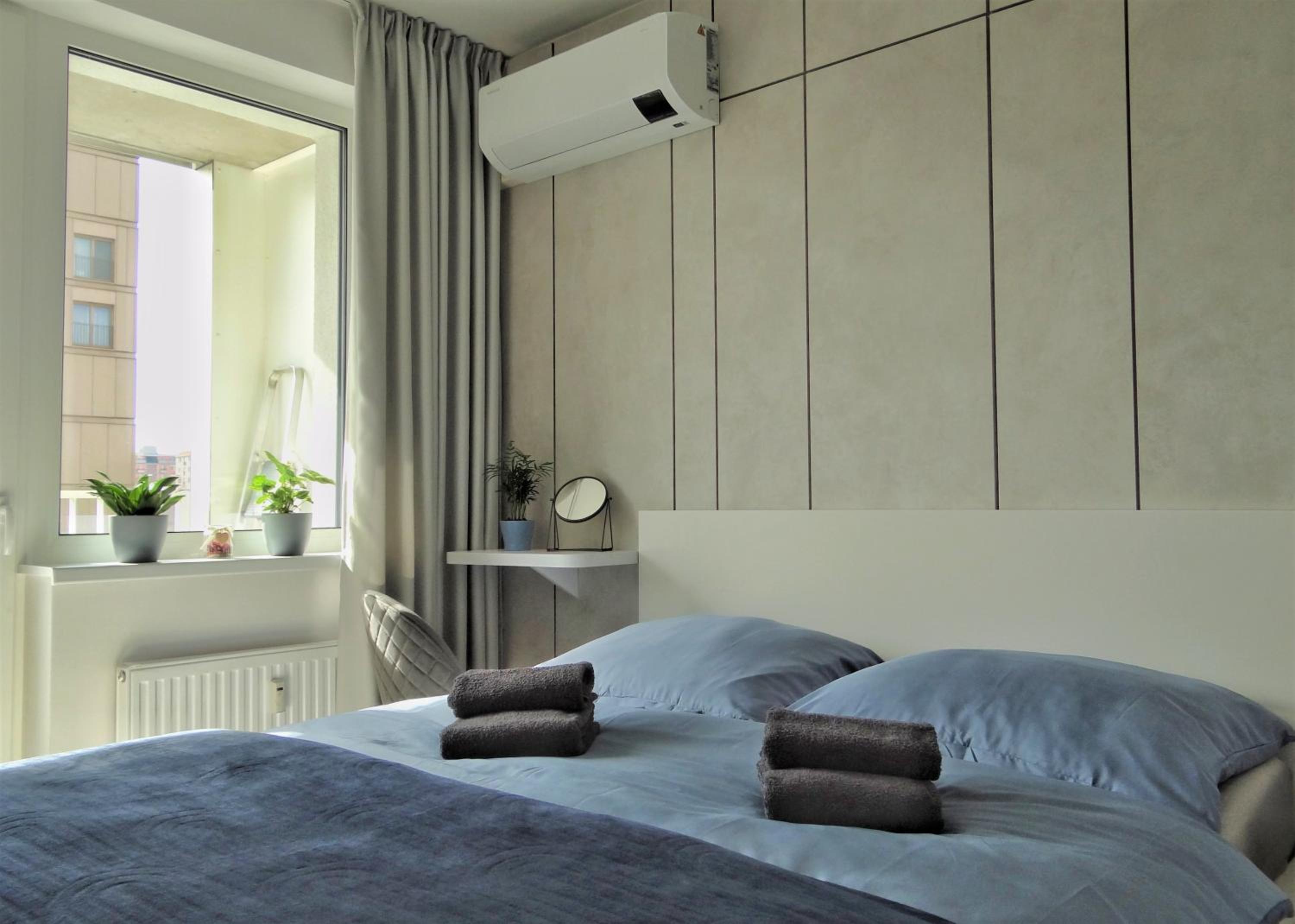 TOP URBAN APARTMENT - free parking, green energy, modern style view 5