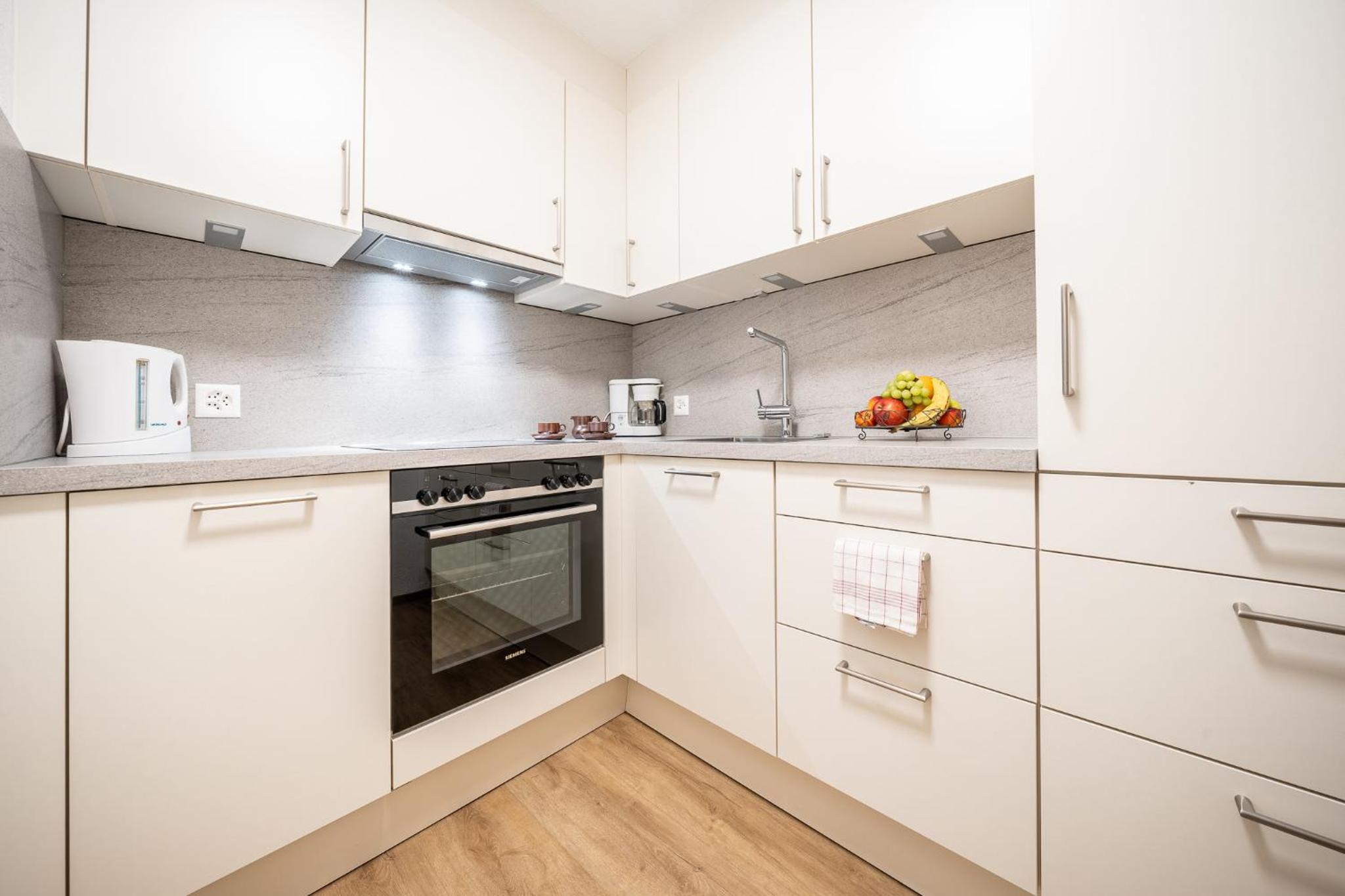 2404 Grosszuegige Maisonette Wohnung und Balkon mit atemberaubendem Talblick