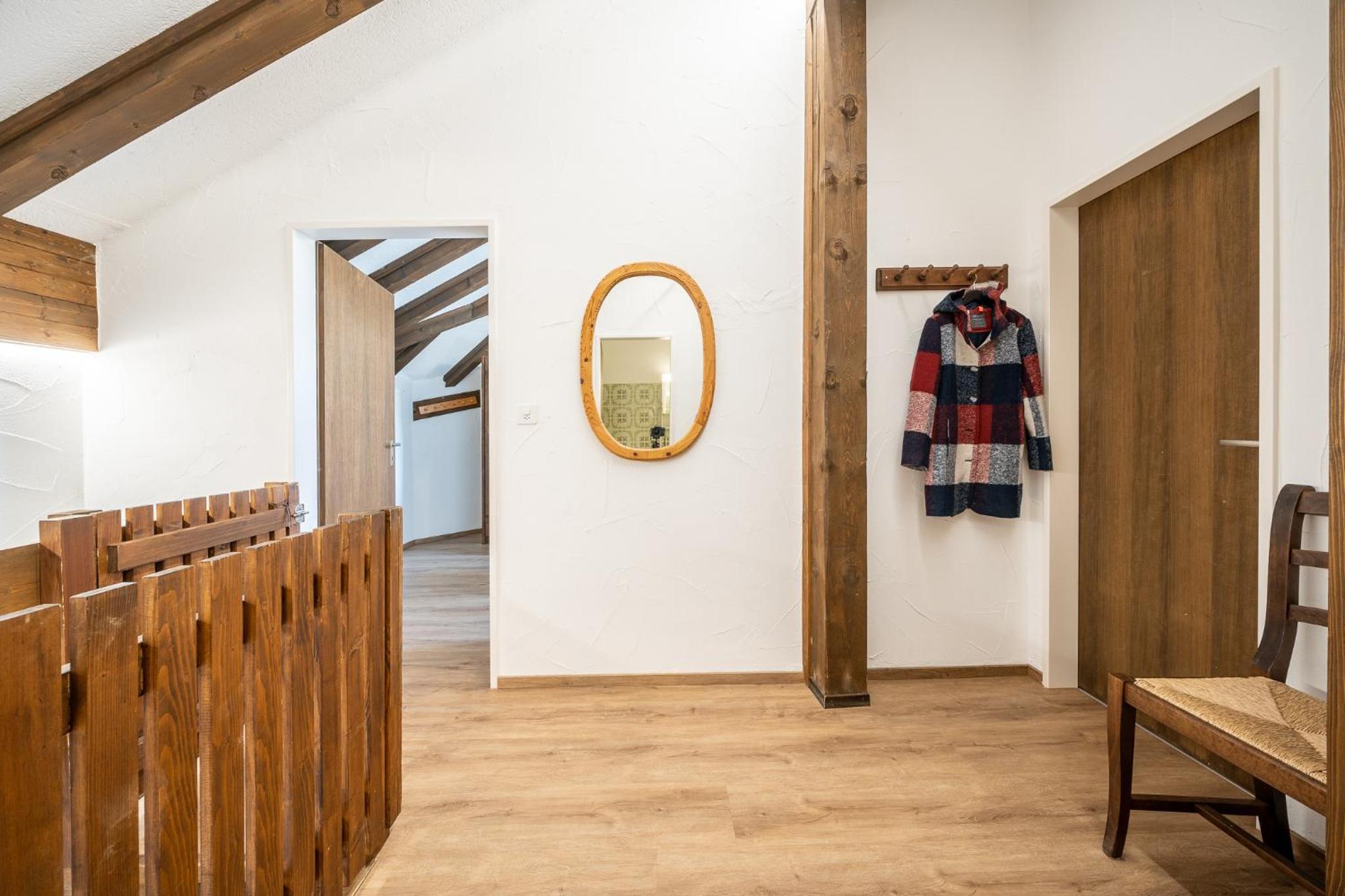 2404 Grosszuegige Maisonette Wohnung und Balkon mit atemberaubendem Talblick