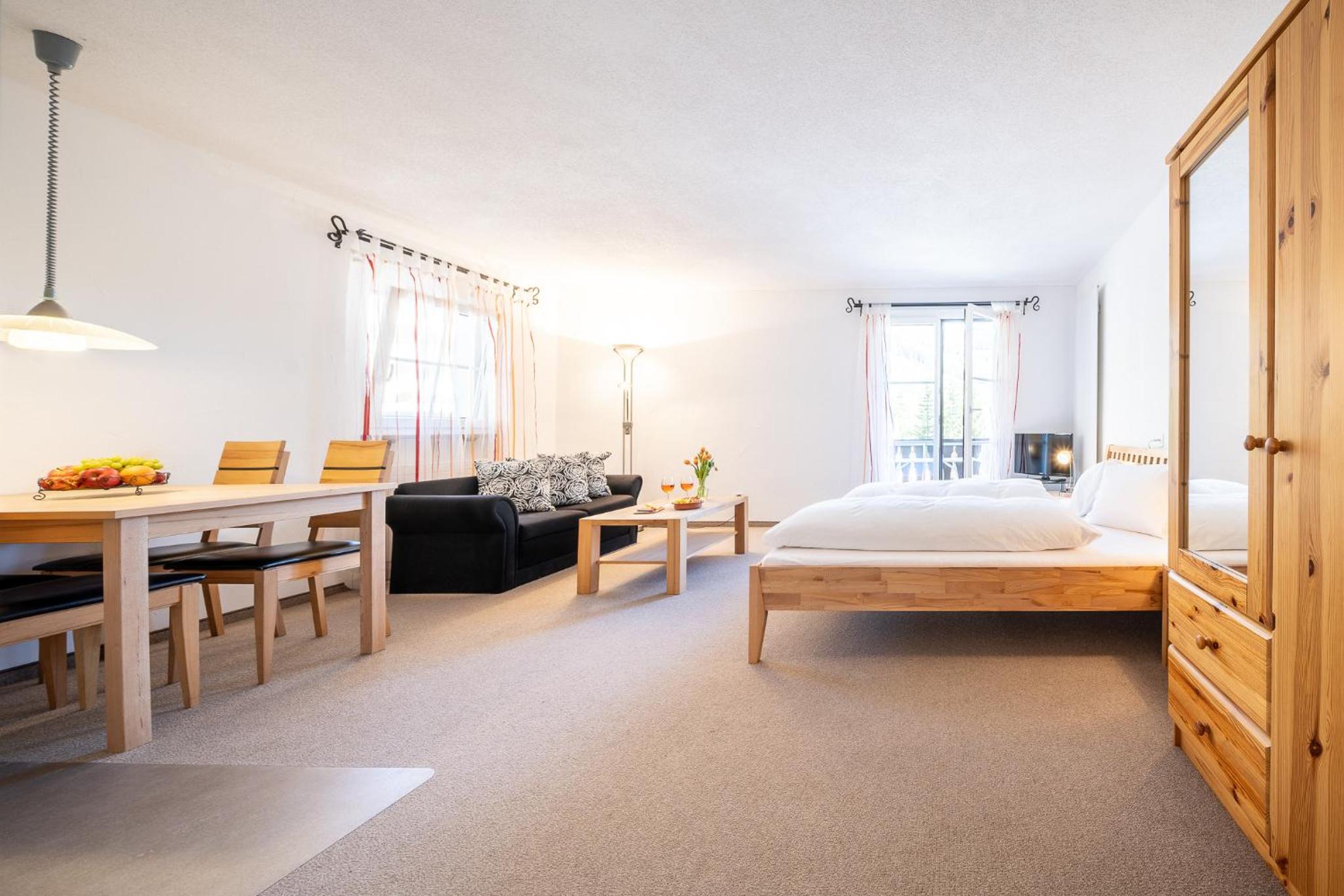 3206 Bequemes und helles Studio
