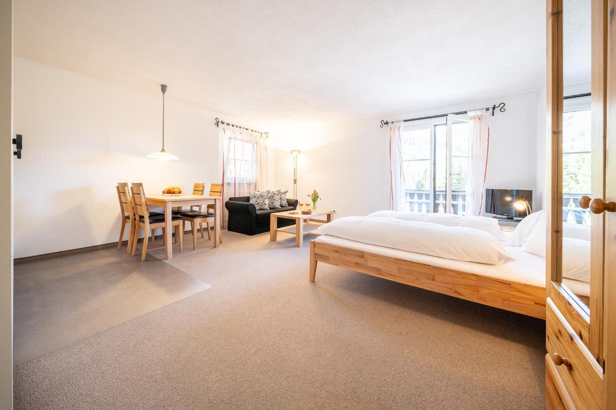 3206 Bequemes und helles Studio