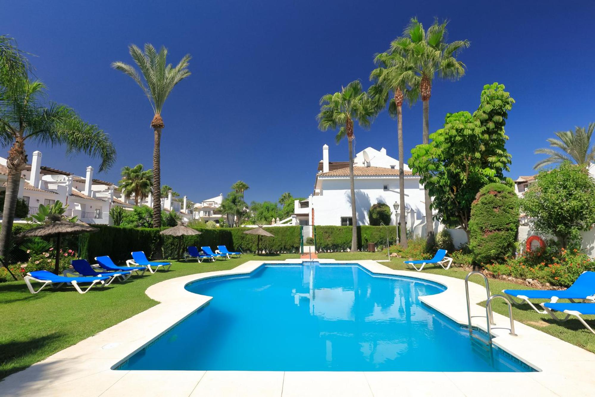 UNIQUE TOWNHOUSE IN FRONT OF PUERTO BANUS