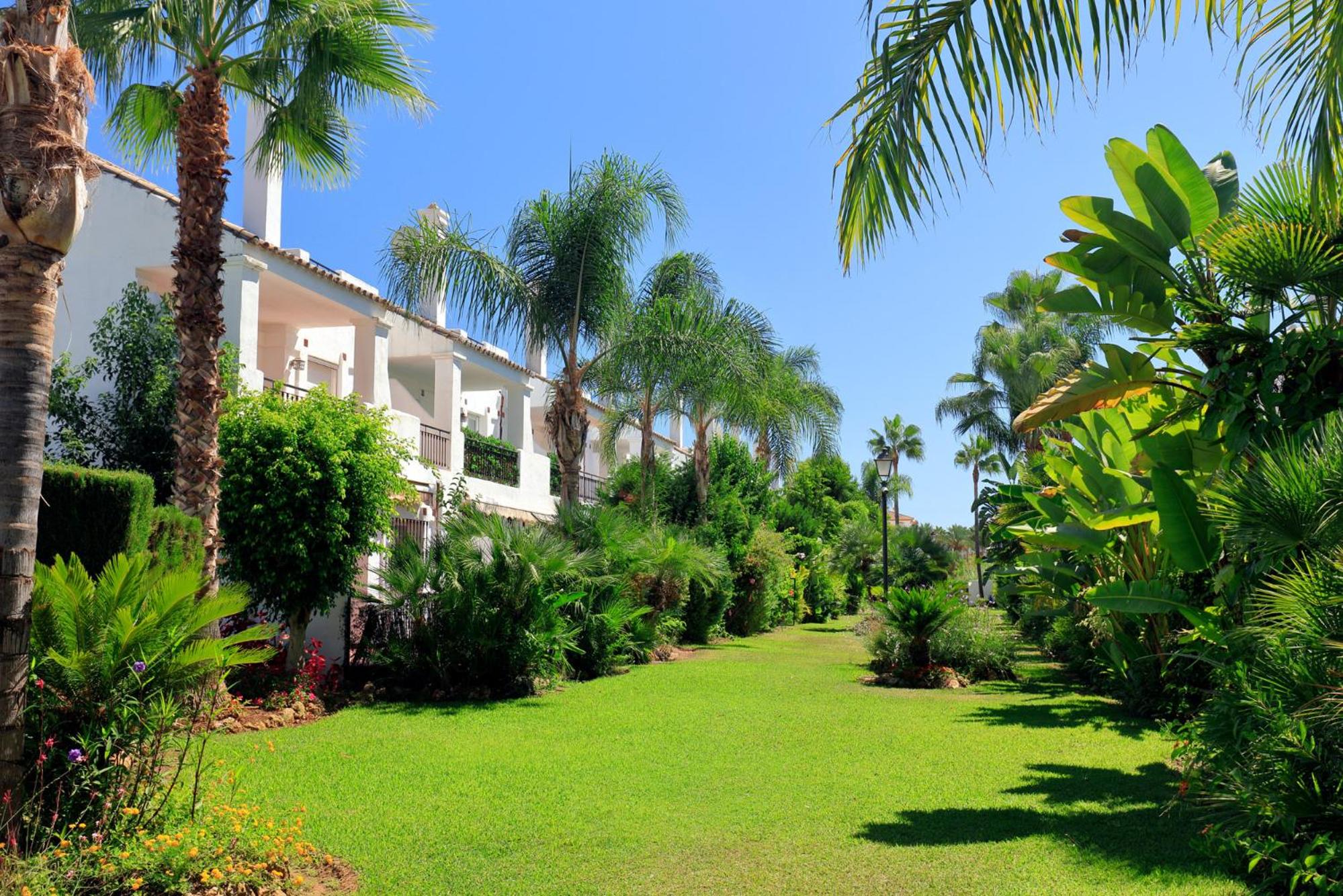 UNIQUE TOWNHOUSE IN FRONT OF PUERTO BANUS